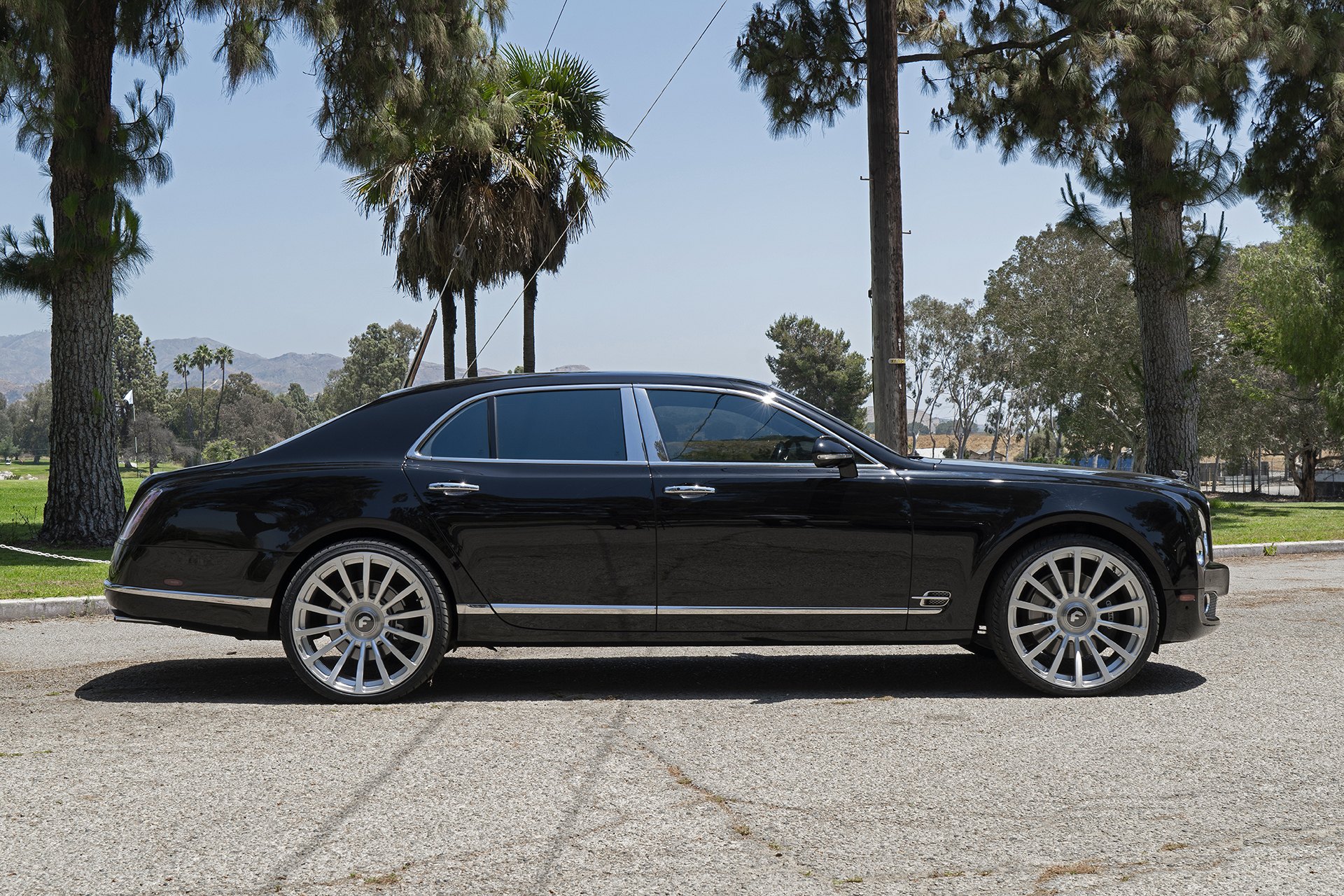 Black Bentley Mulsanne with Silver Forgiato Wheels - Photo by Forgiato