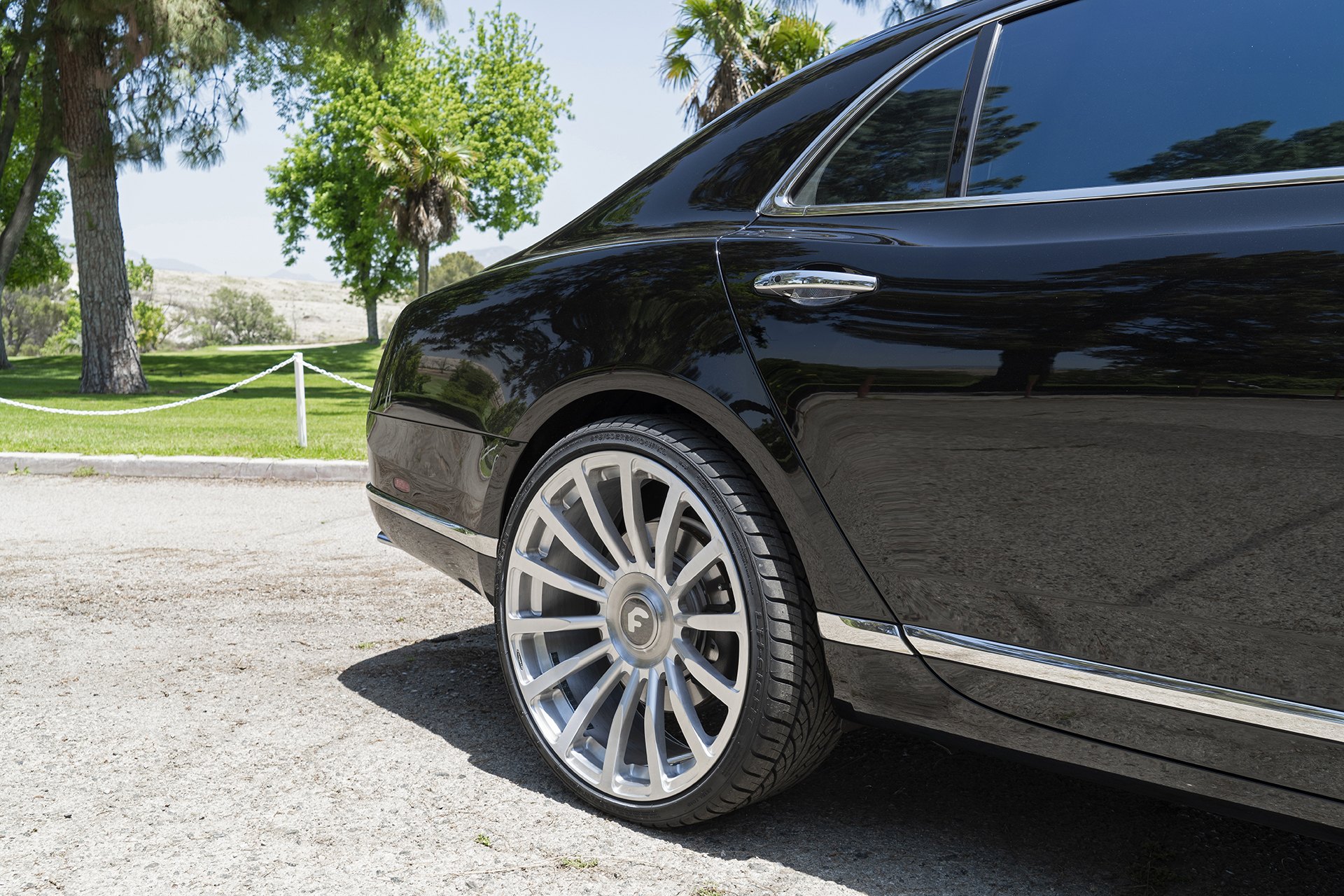 Custom Silver Forgiato Rims on Black Bentley Mulsanne - Photo by Forgiato