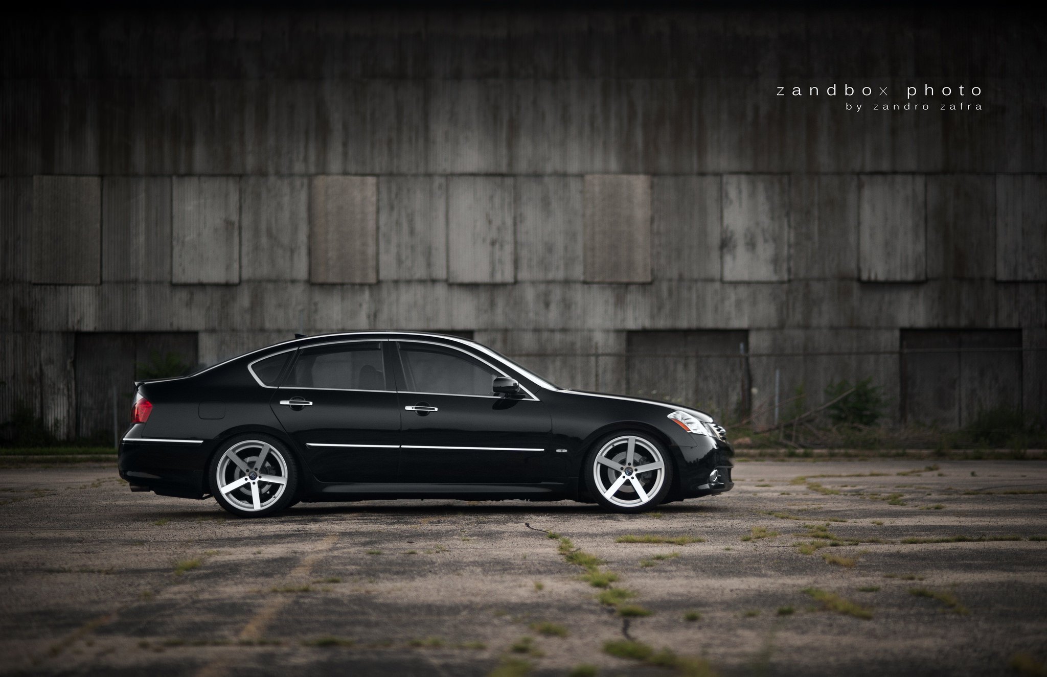 Black Infiniti M35 with Custom Chrome Wheels - Photo by zandbox