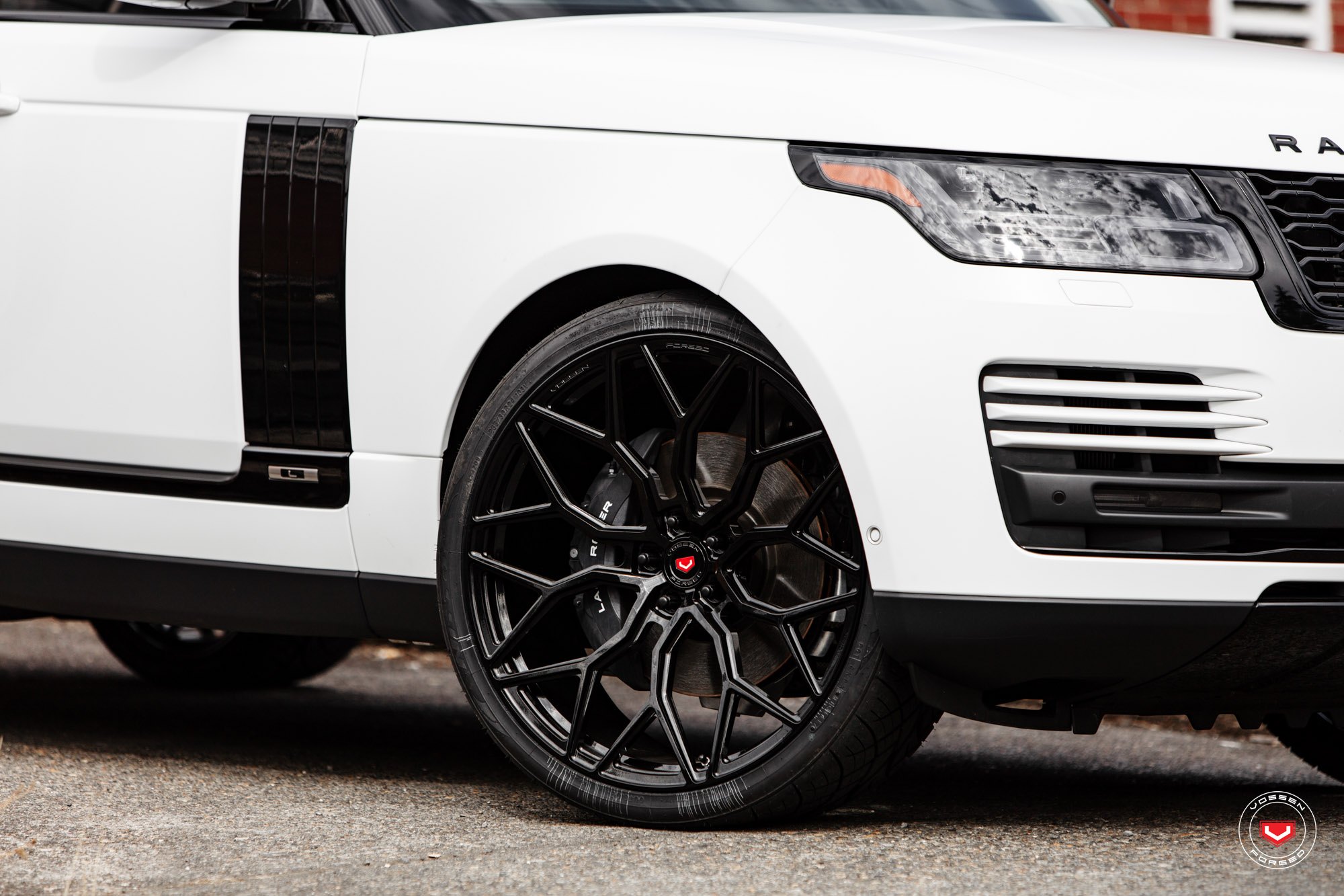 White Range Rover L with Aftermarket Front Bumper - Photo by Vossen