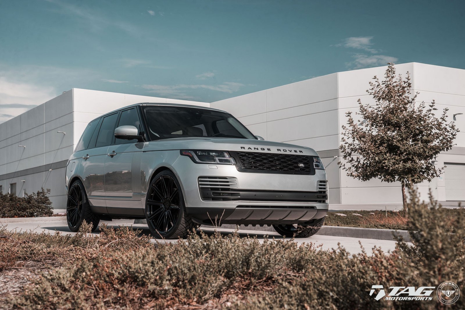 Gray Range Rover with Blacked Out Mesh Grille - Photo by Vossen