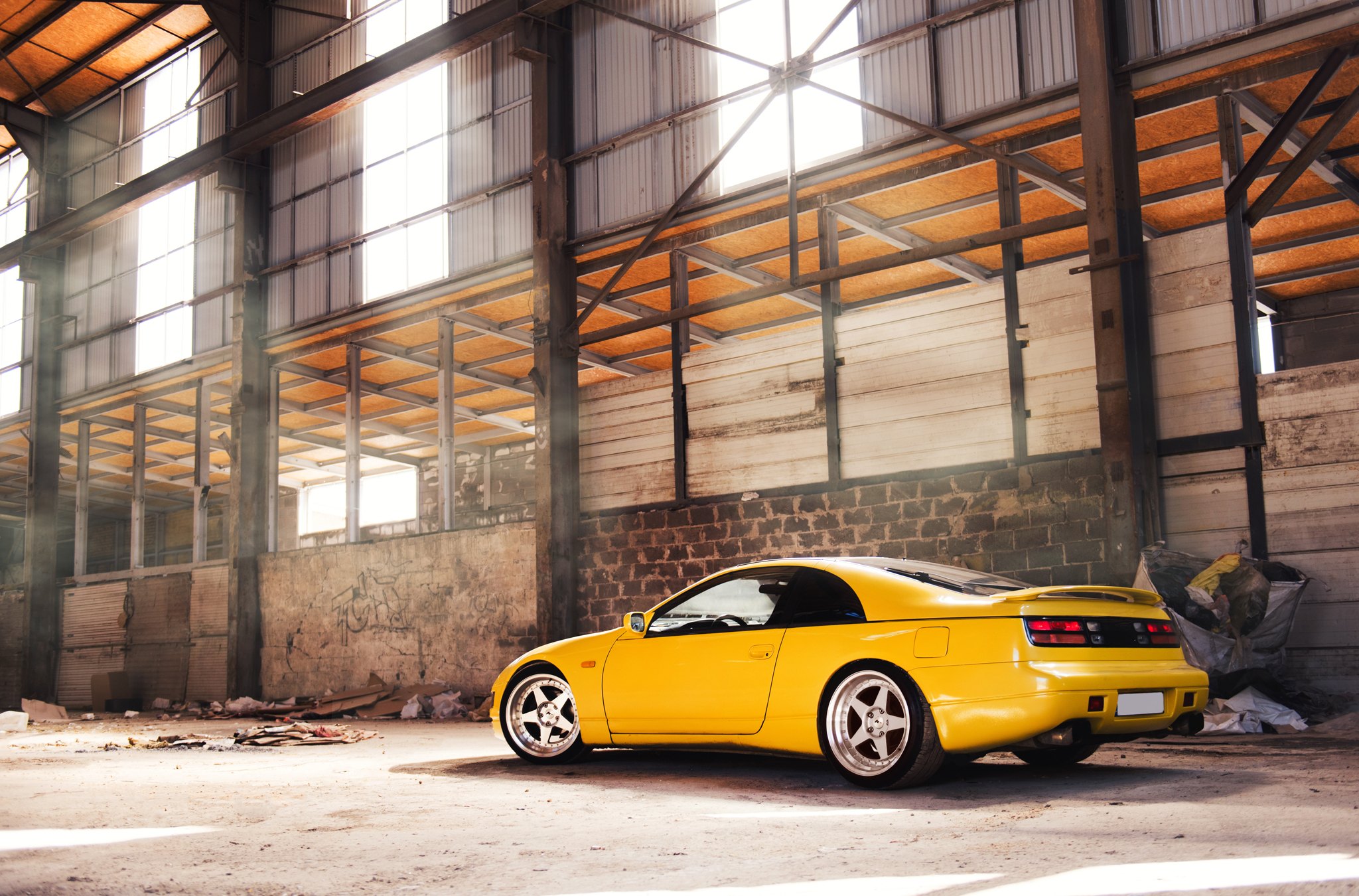 Aftermarket Rear Diffuser on Yellow Nissan 300ZX - Photo by JR Wheels