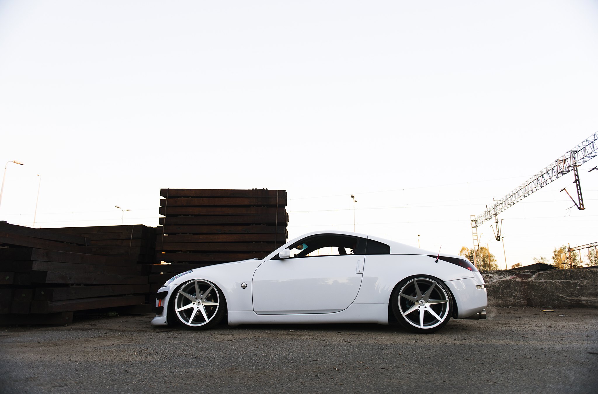 Aftermarket Side Skirts on White Stanced Nissan 350Z - Photo by JR Wheels