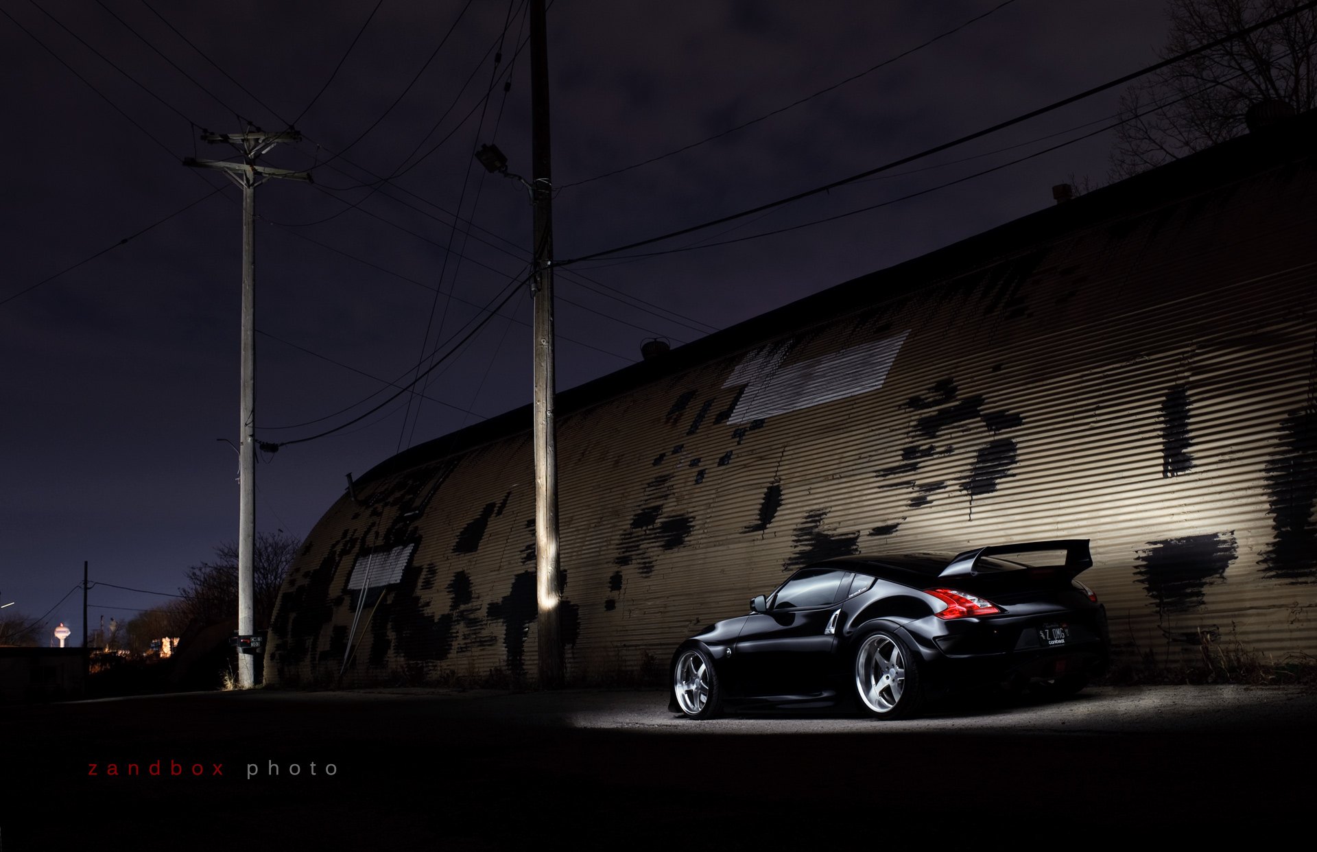Red LED Taillights on Black Nissan 370Z - Photo by zandbox