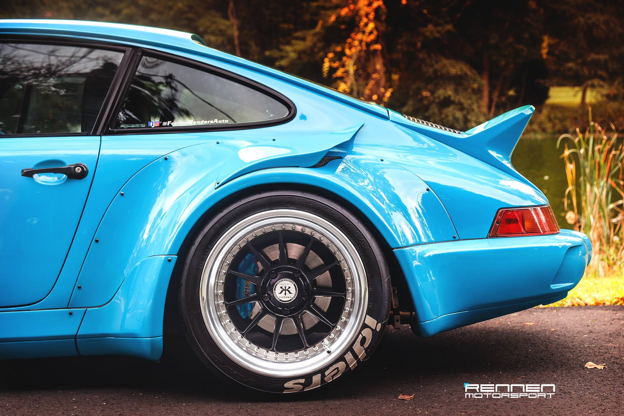 Blue Porsche 911 with Forged Rennen Wheels - Photo by Rennen International