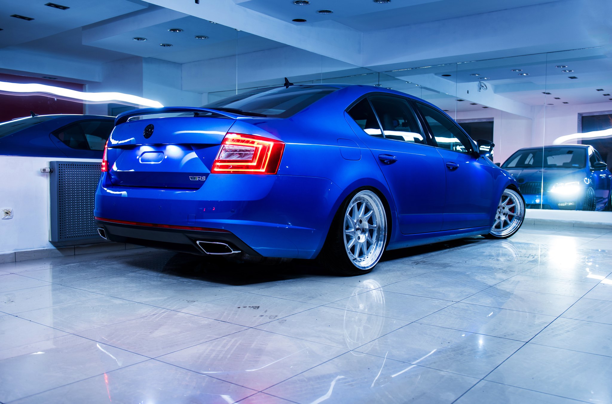 Red LED Taillights on Blue Skoda Octavia - Photo by JR Wheels