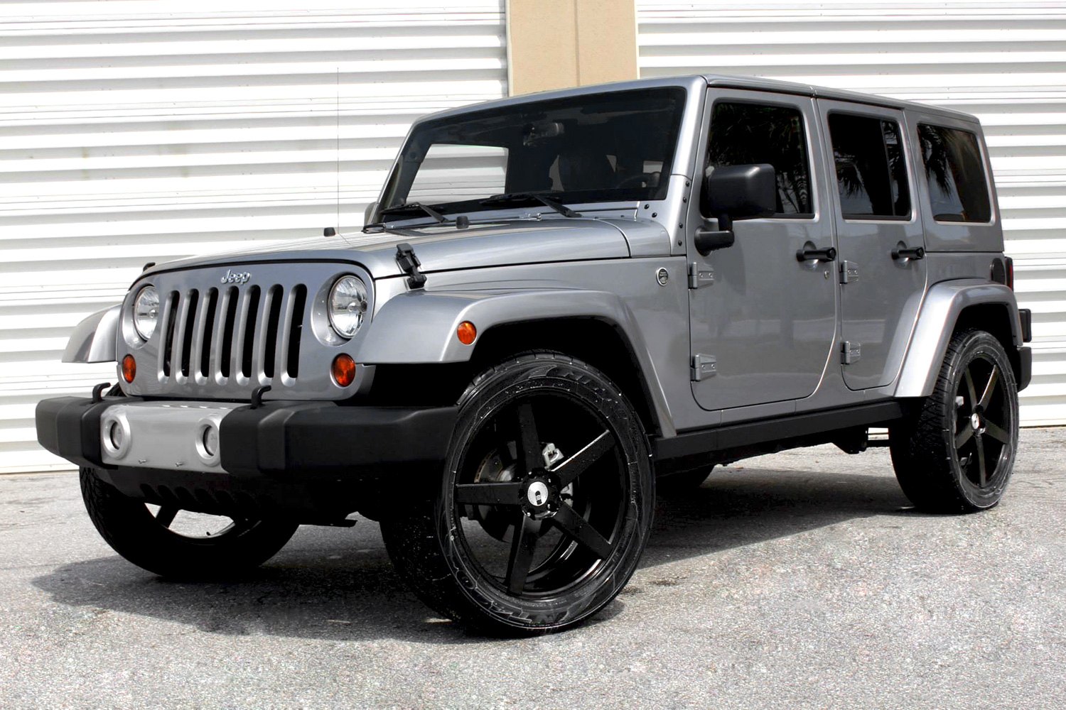 Silver jeep wrangler with black rims #3