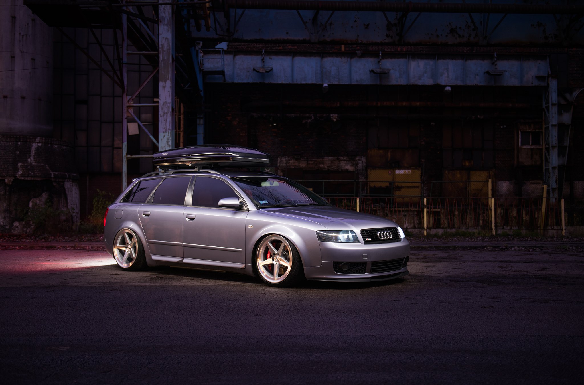 Thule Roof Rack on Gray Audi A4 - Photo by JR Wheels