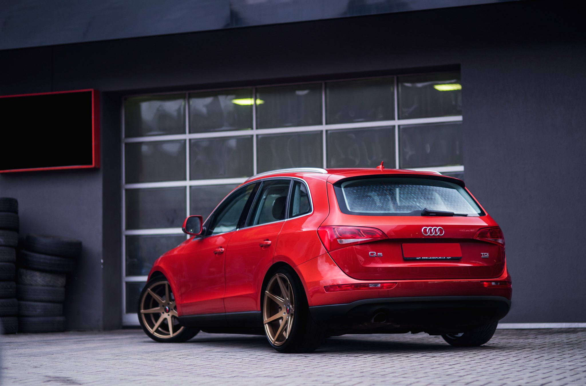 Red Audi Q5 TDI with Roofline Spoiler - Photo by JR Wheels