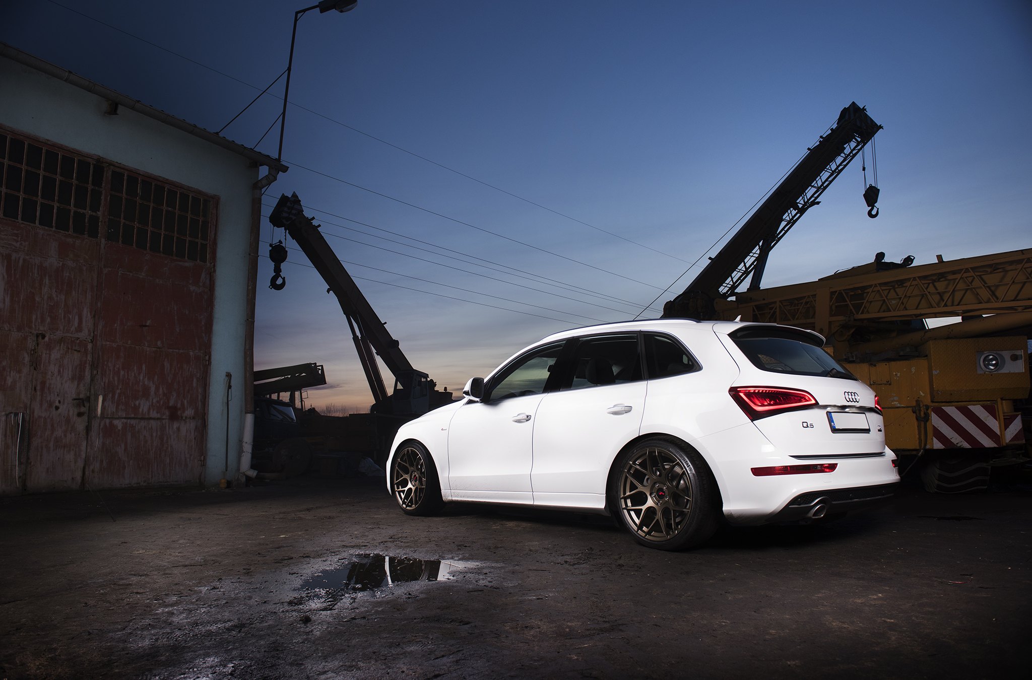 Aftermarket Rear Diffuser on White Audi Q5 - Photo by JR Wheels