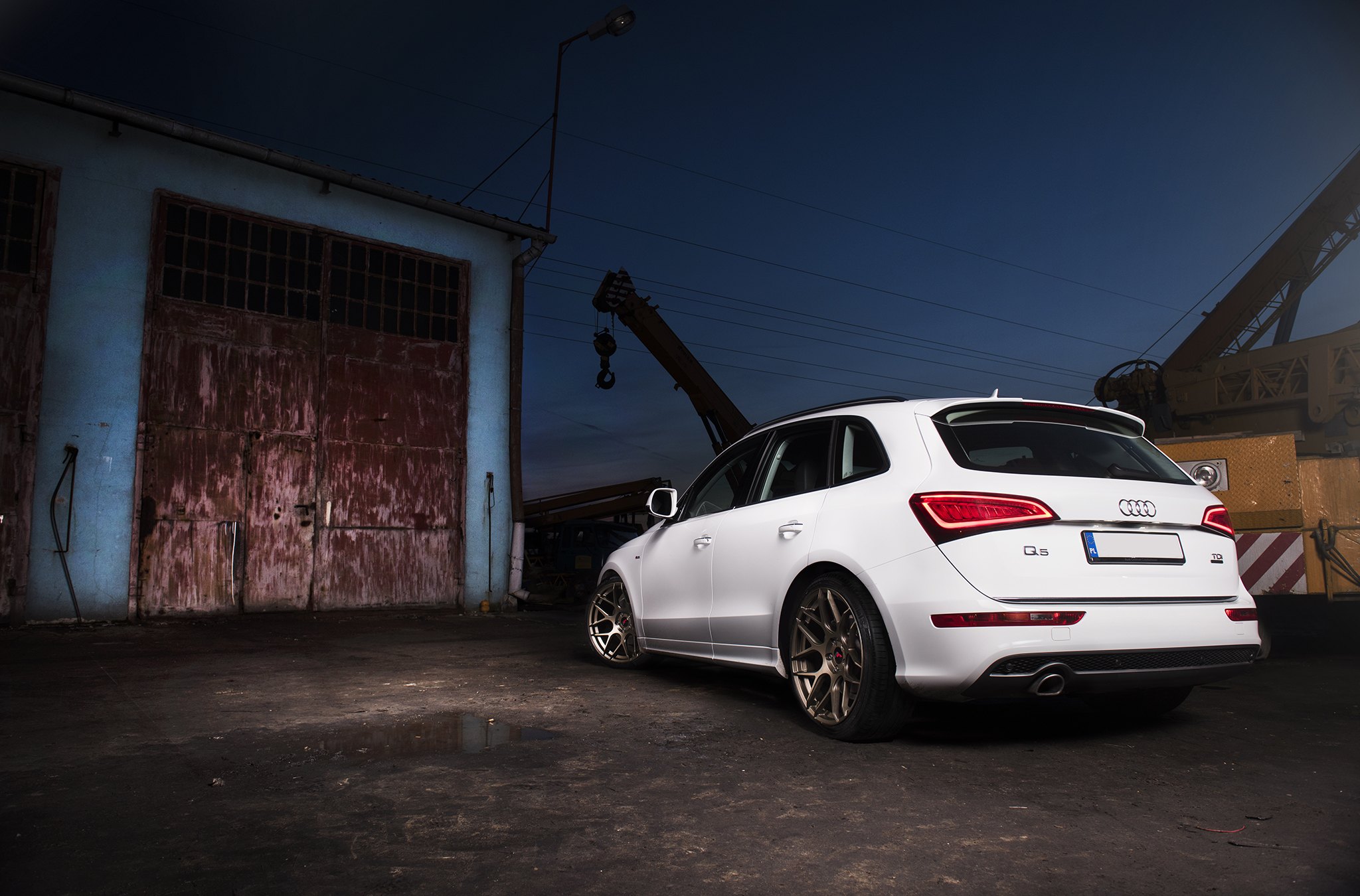 Roofline Spoiler with Light on White Audi Q5 - Photo by JR Wheels