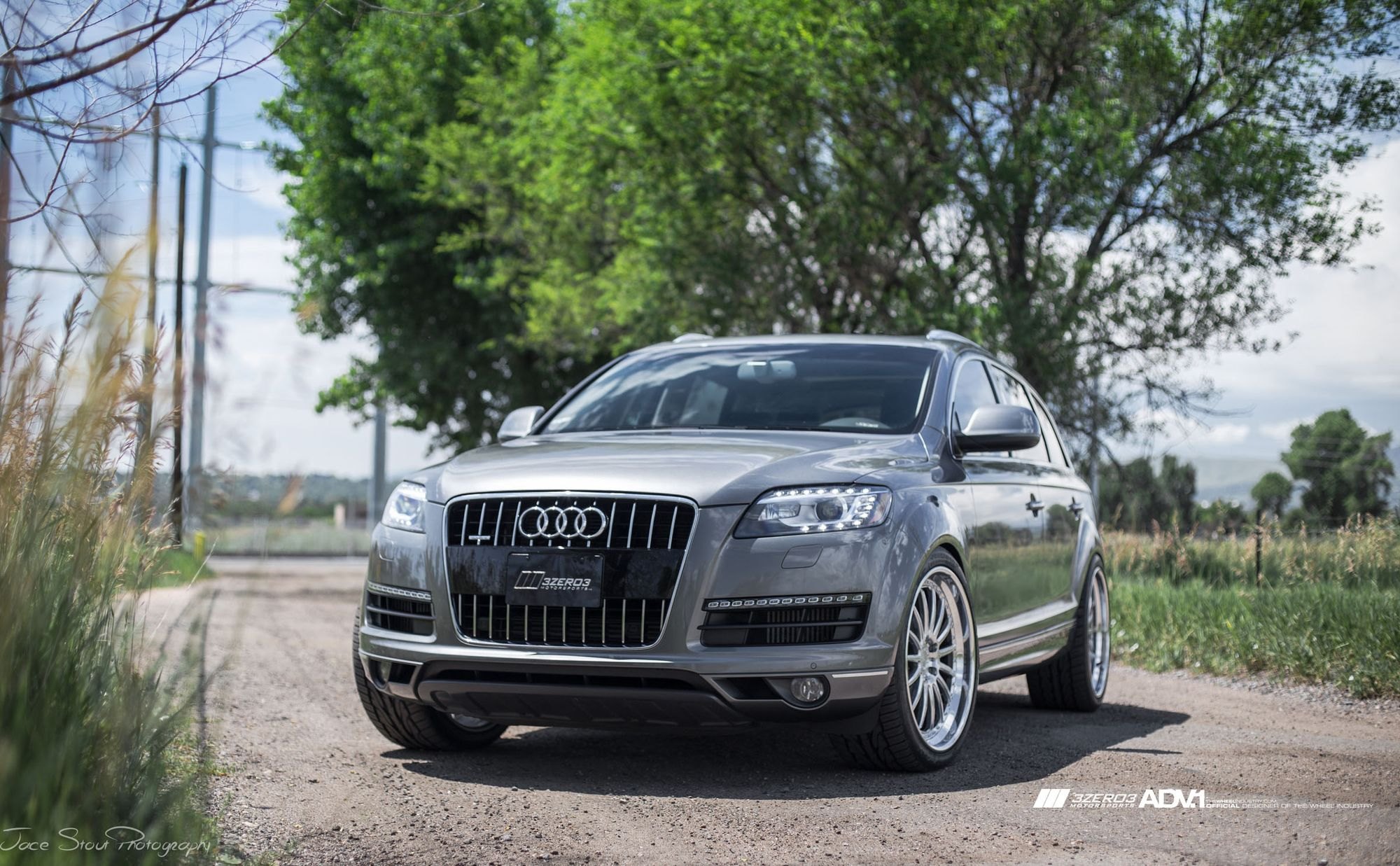 Gray Audi Q7 with LED Headlights - Photo by ADV.1