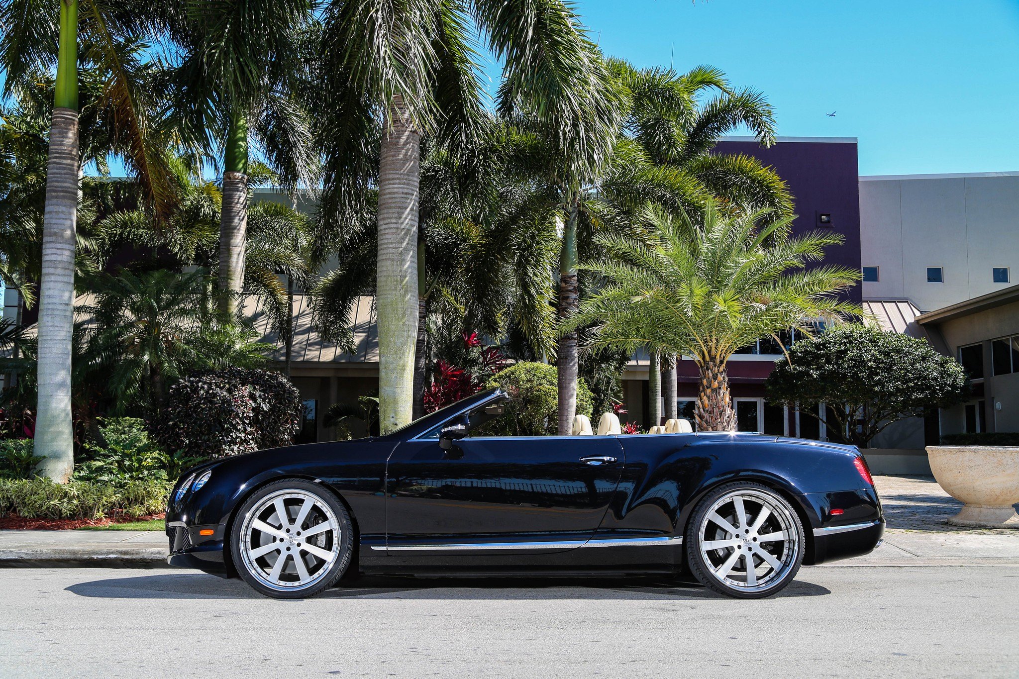 Aftermarket Side Skirts on Black Bentley Continental - Photo by Strasse Forged