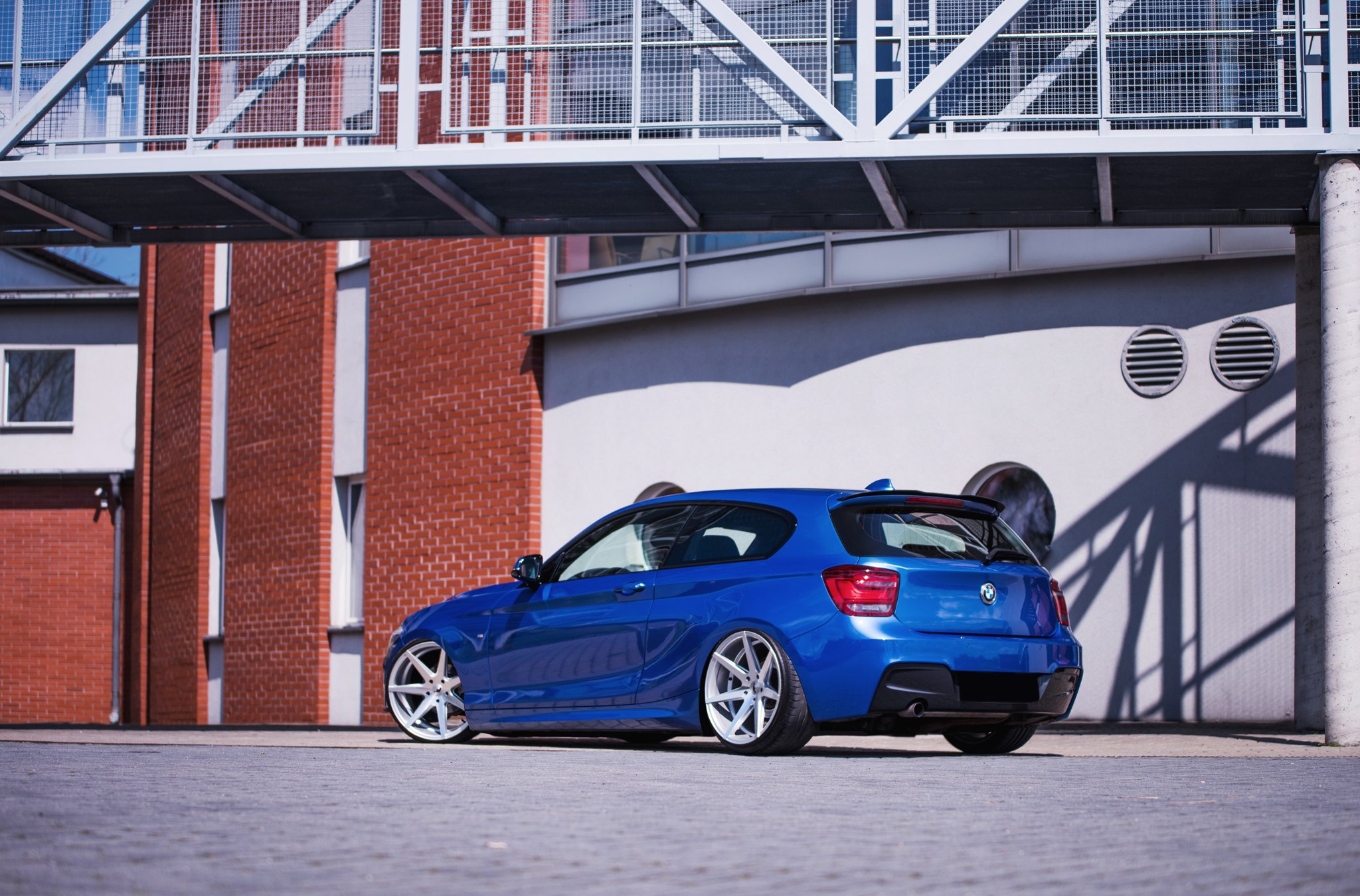 Roofline Spoiler with Light on Blue BMW 1-Series - Photo by JR Wheels