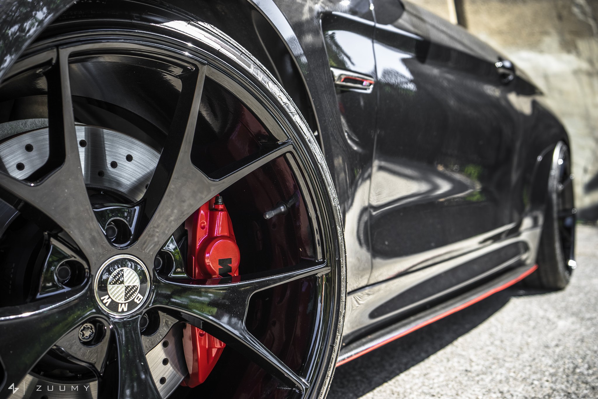 Red Custom Painted Brake Calipers on BMW M4 - Photo by Klutch Wheels