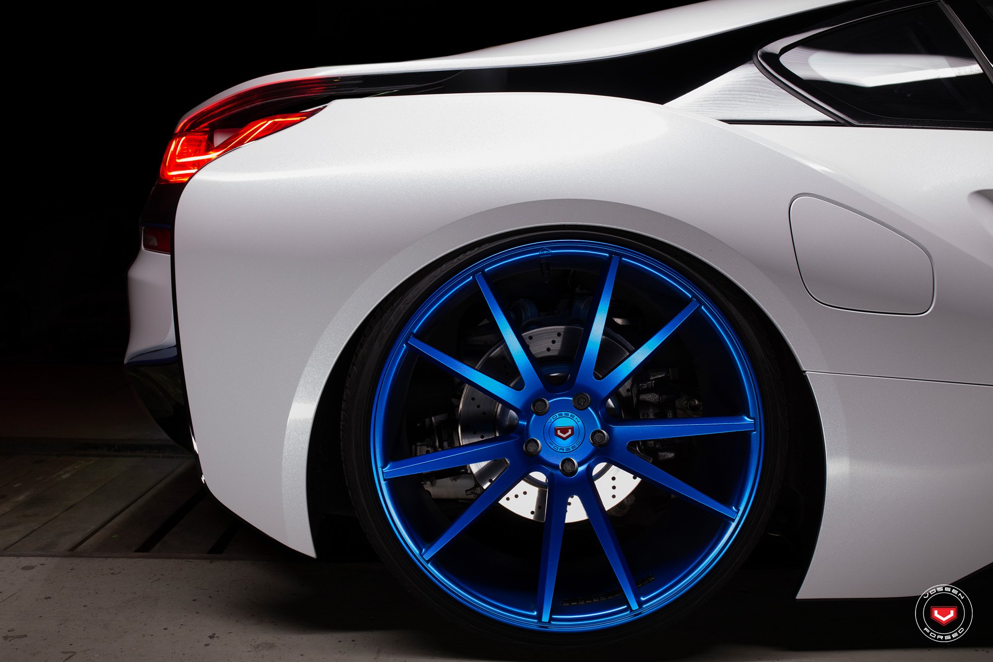 BMW i8 With Aftermarket Wheels - Photo by Vossen