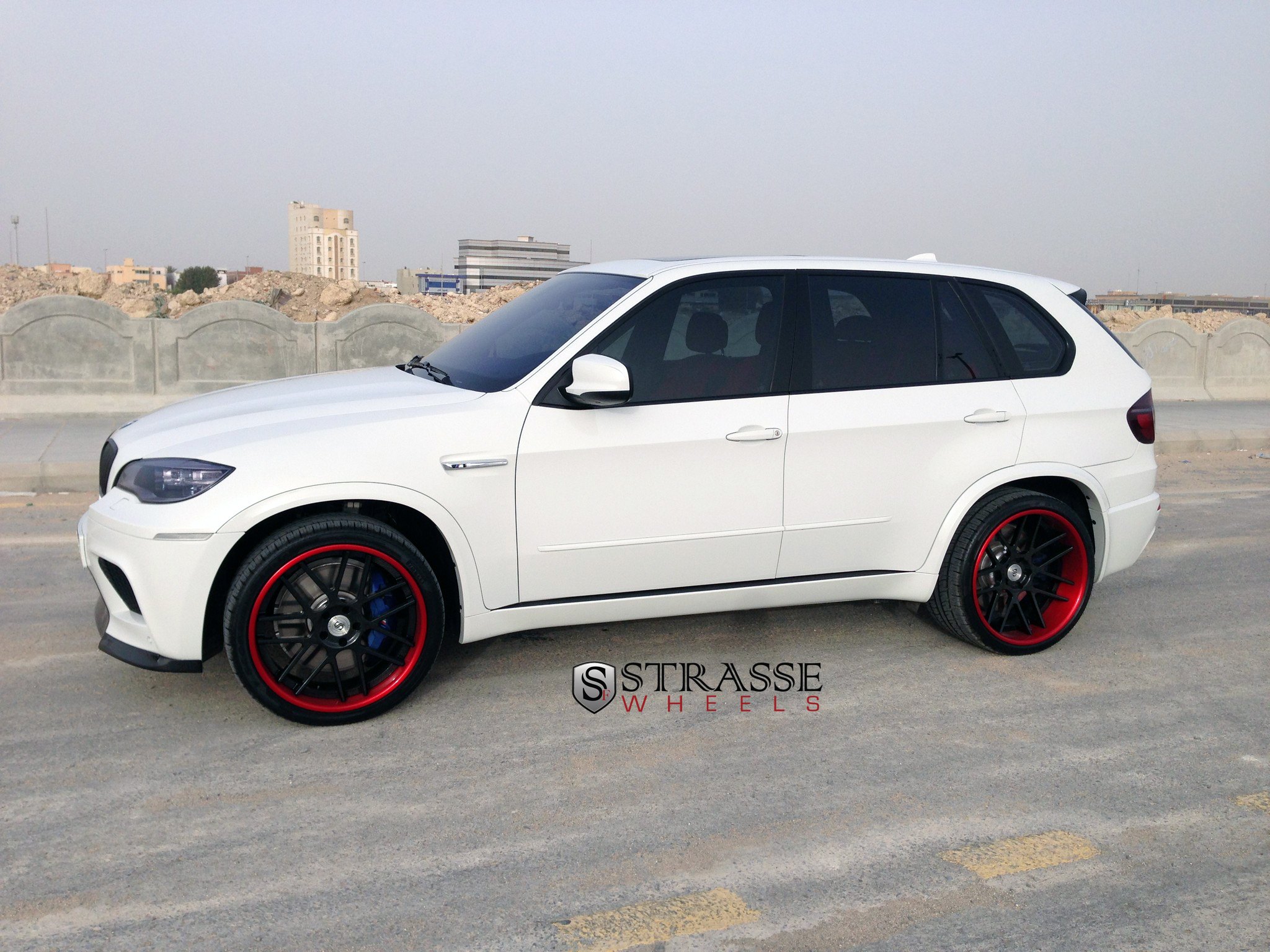 Aftermarket Side Skirts on White BMW X5 - Photo by Strasse Forged