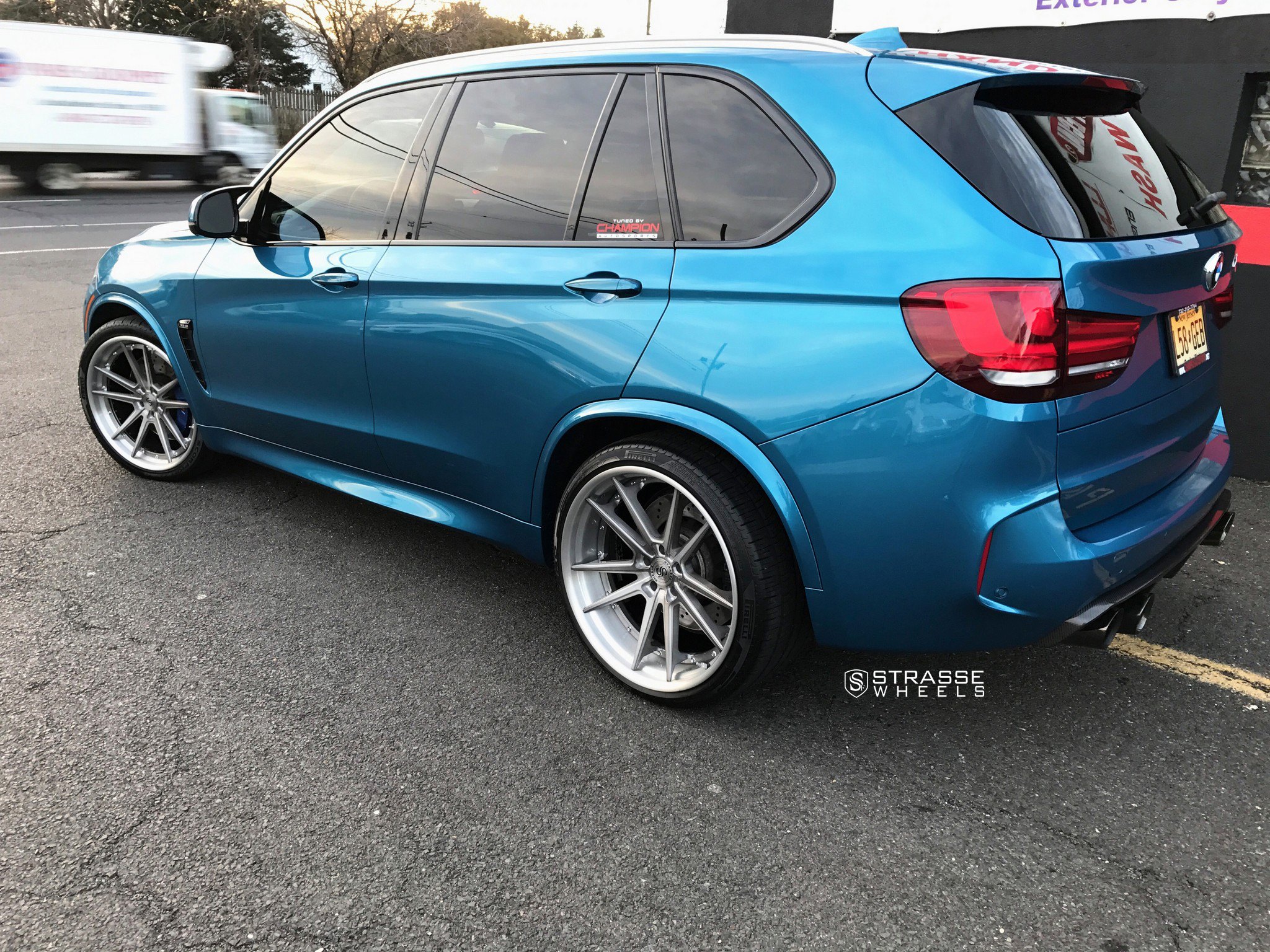 Roofline Spoiler with Light on Blue BMW X5 - Photo by Strasse Forged
