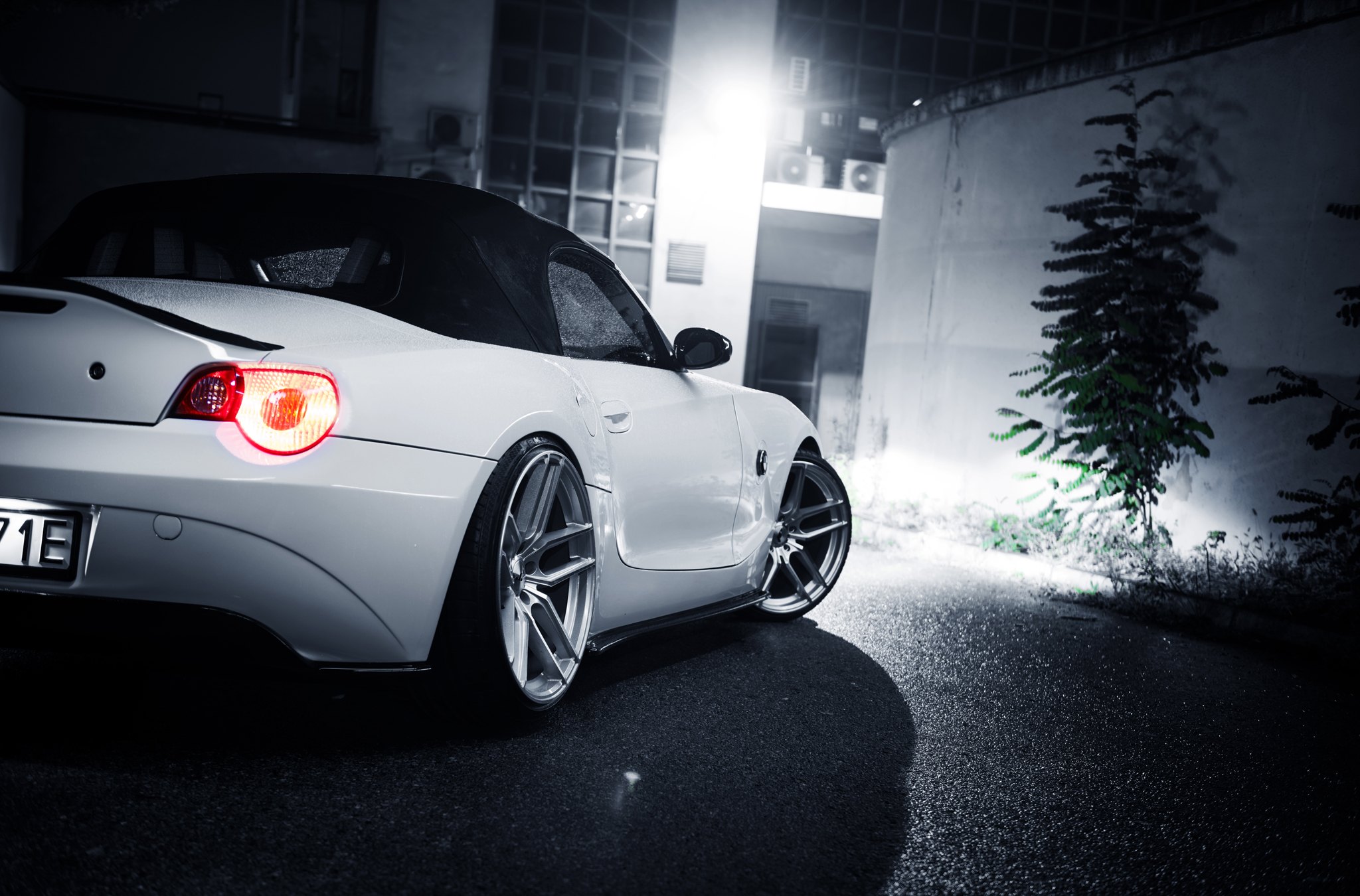 Red LED Taillights on White BMW Z4 - Photo by JR Wheels