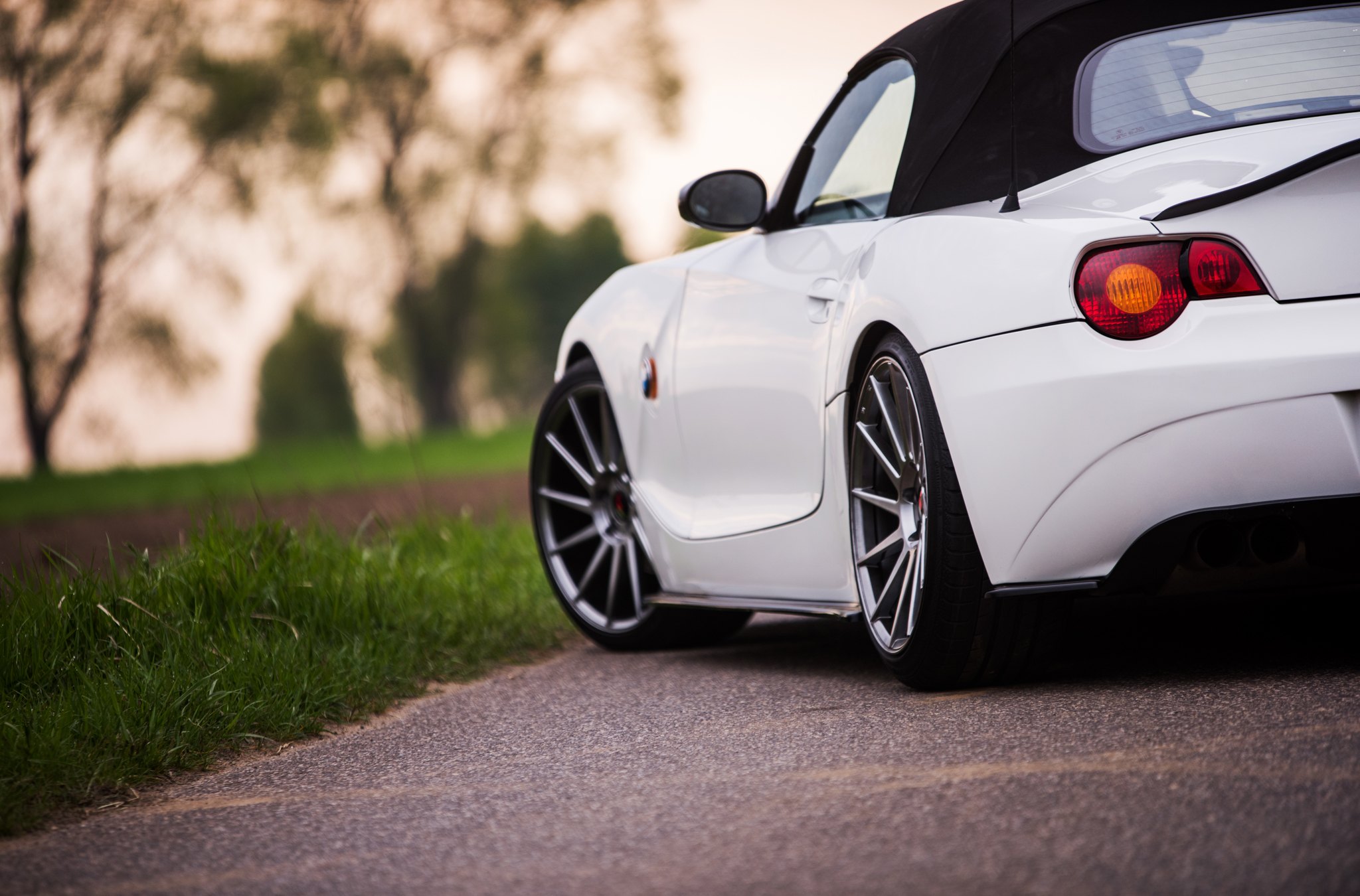 Aftermarket Rear Diffuser on White BMW Z4 - Photo by JR Wheels