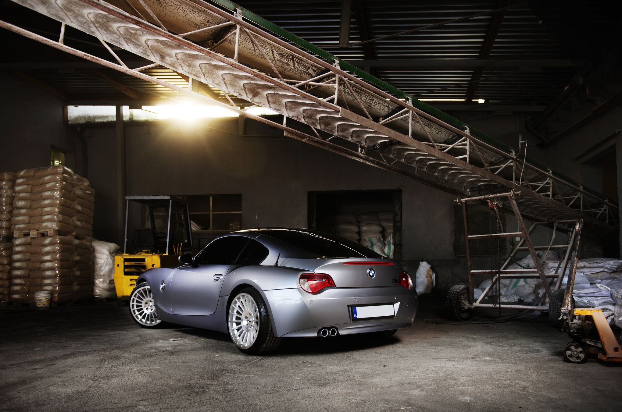 Aftermarket Rear Diffuser on Gray BMW Z4 - Photo by JR Wheels