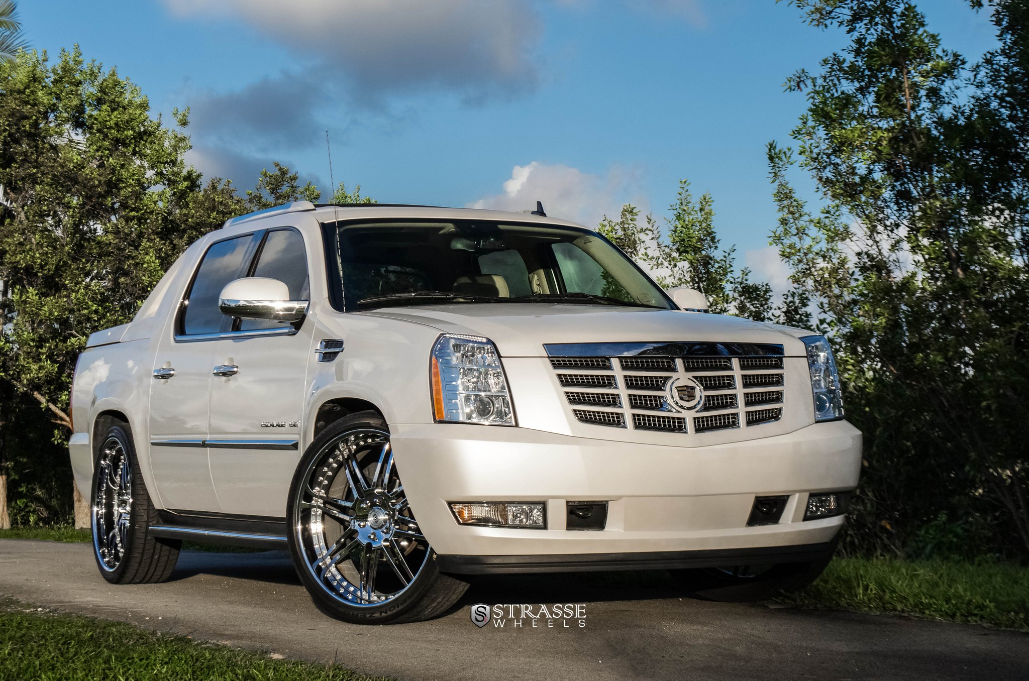 Custom White Pearl Cadillac Escalade EXT - Photo by Strasse Forged