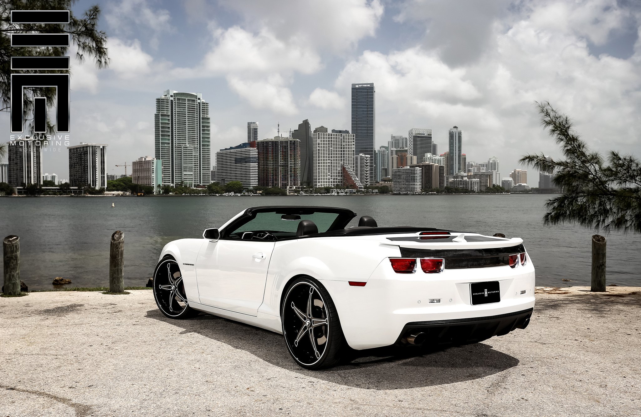 Chevy Camaro Convertible on a set of high- end Forgiato Wheels - Photo by Exclusive Motoring
