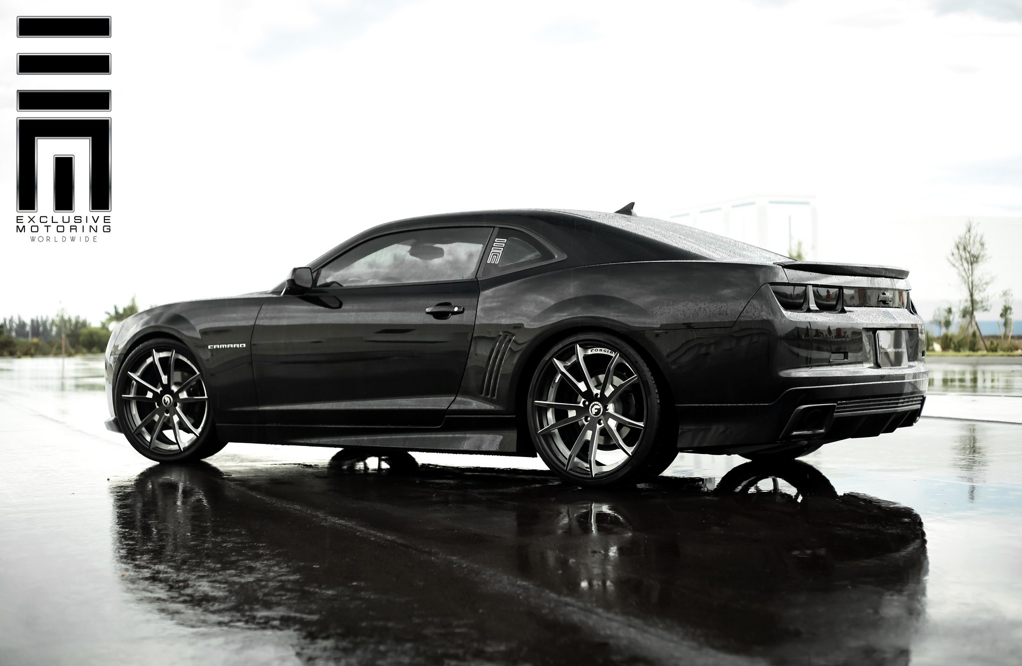 Sinister looking Camaro SS on custom colored Forgiato Wheels - Photo by Exclusive Motoring