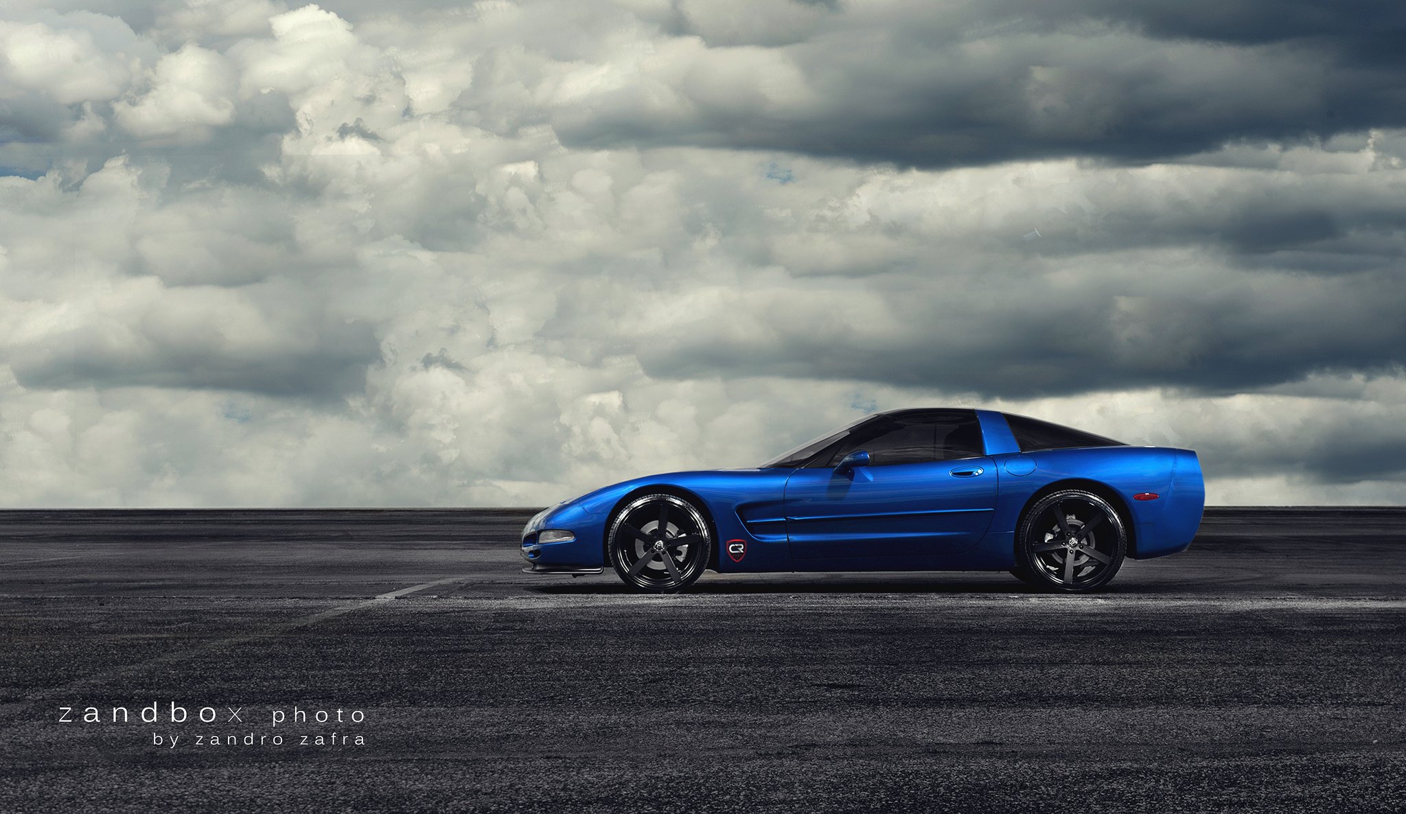 Blue Chevy Corvette with Aftermarket Side Scoops - Photo by zandbox