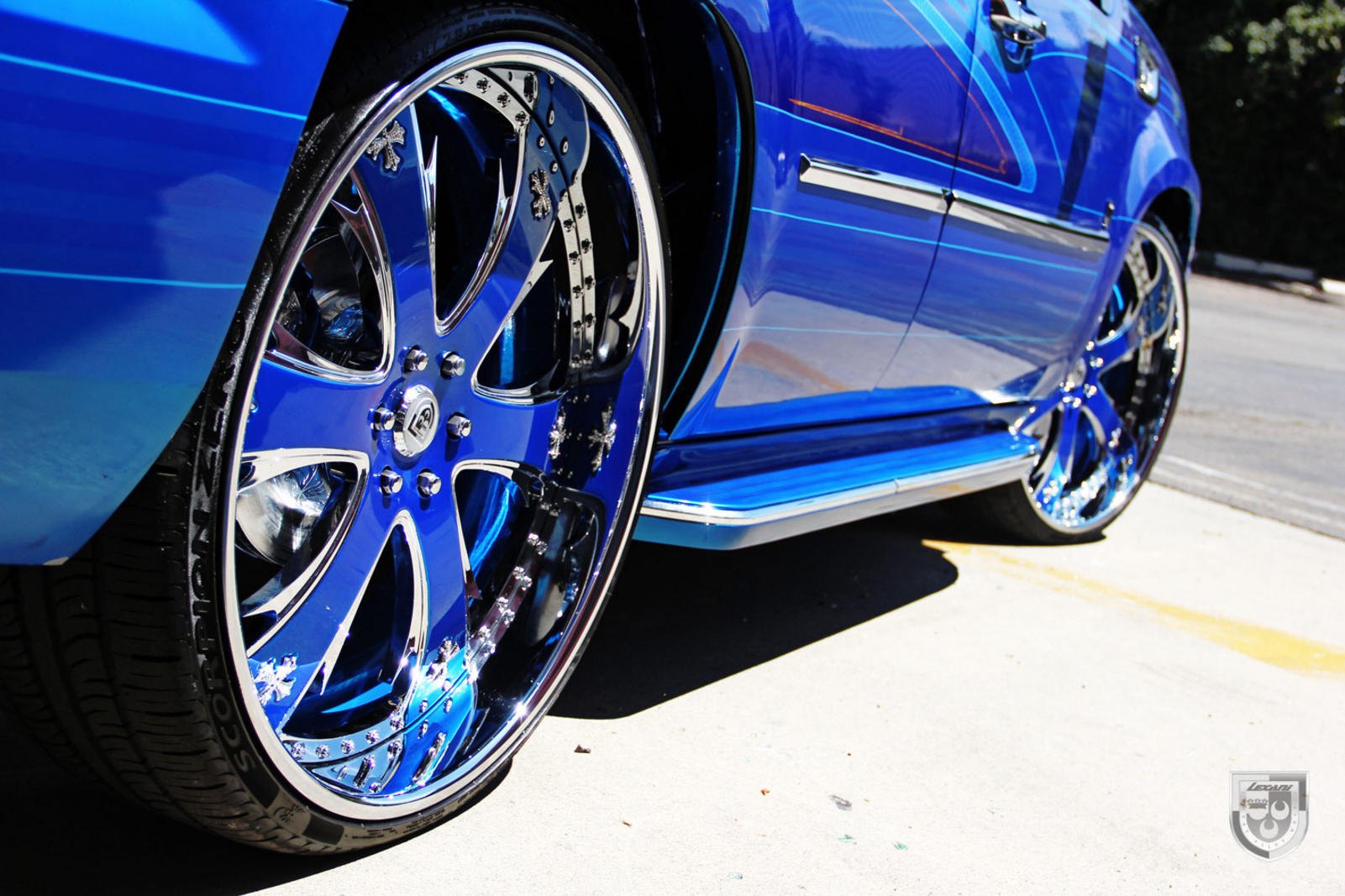 Custom Painted Running Boards on Blue Chevy Tahoe - Photo by Lexani