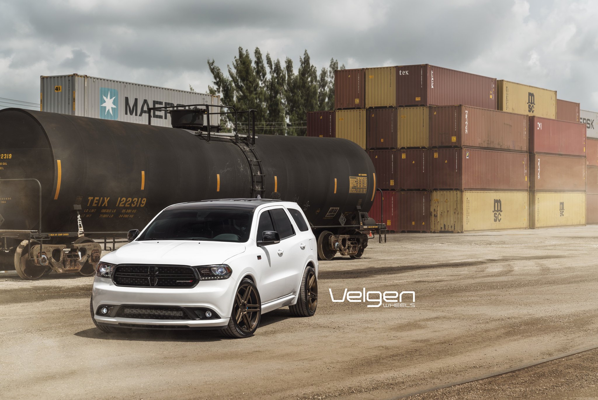 White Dodge Durango with Blacked Out Mesh Grille - Photo by Velgen