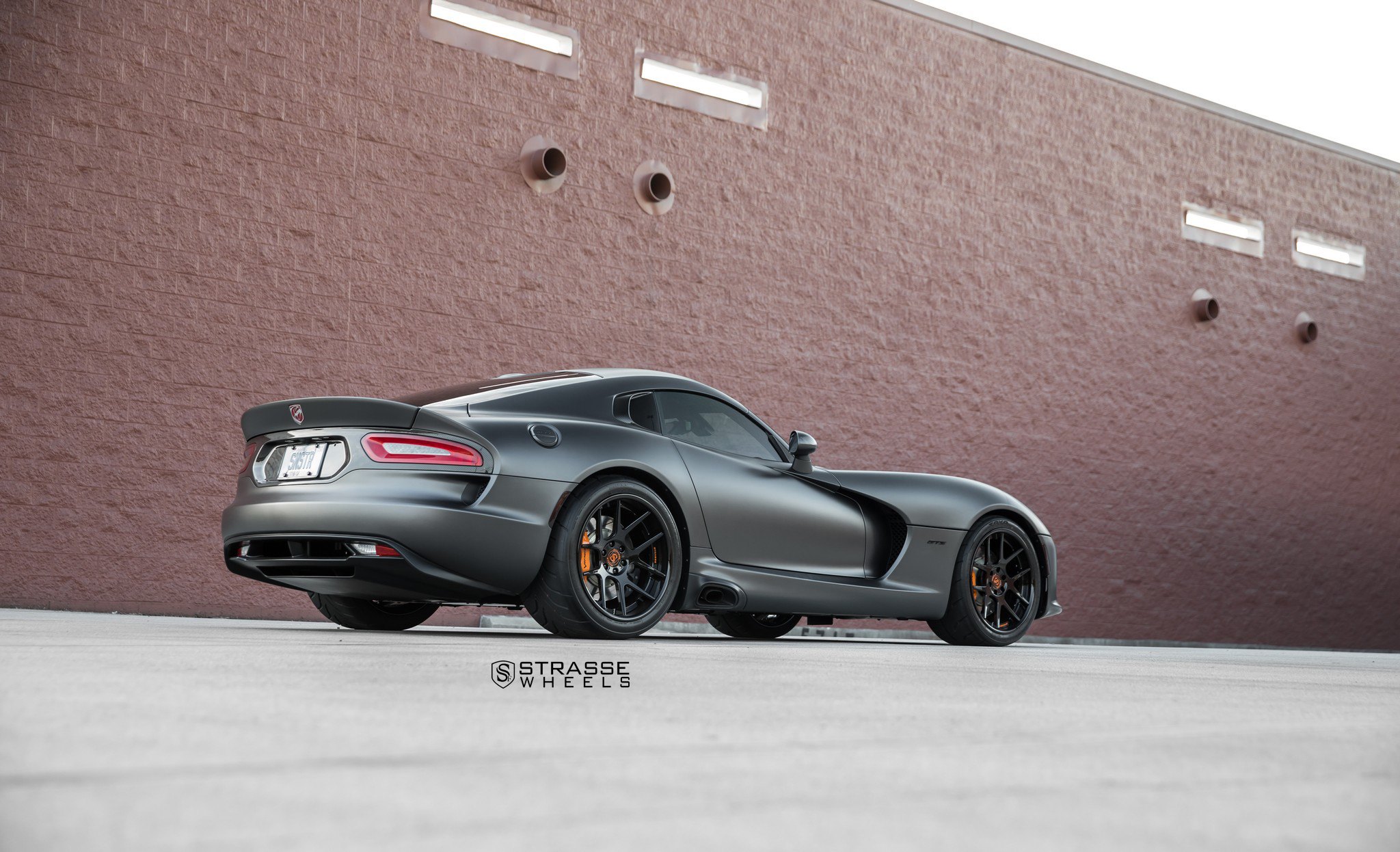 Custom Gray Dodge Viper Side Scoops - Photo by Strasse Forged