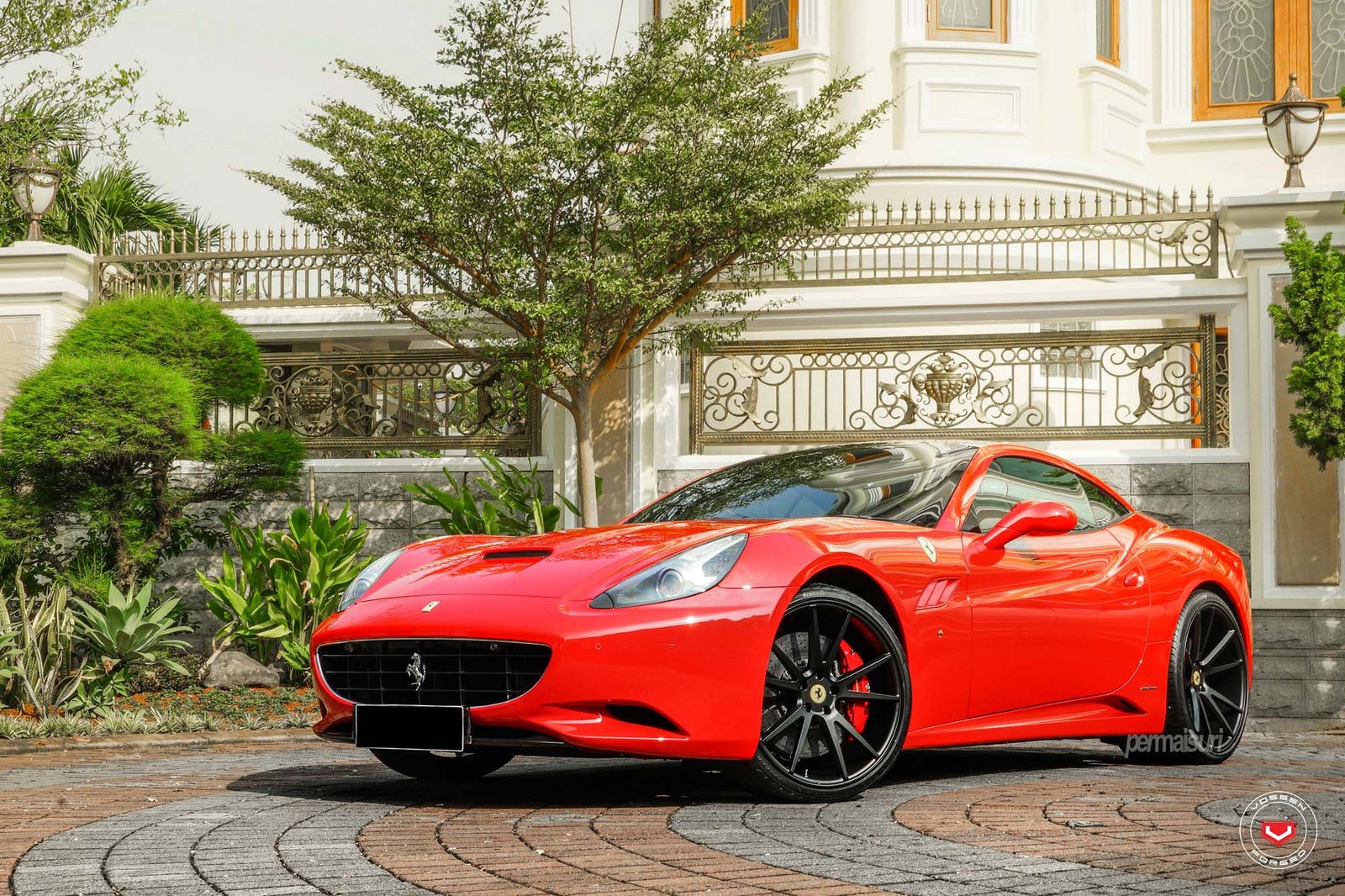 Aftermarket Vented Hood on Red Ferrari California - Photo by Vossen
