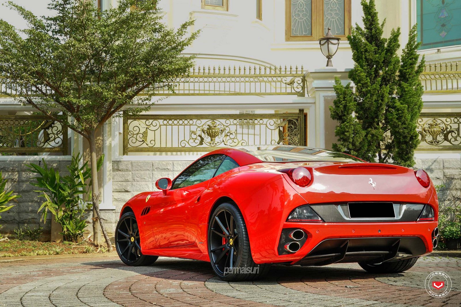 Red Ferrari California with Carbon Fiber Rear Diffuser - Photo by Vossen
