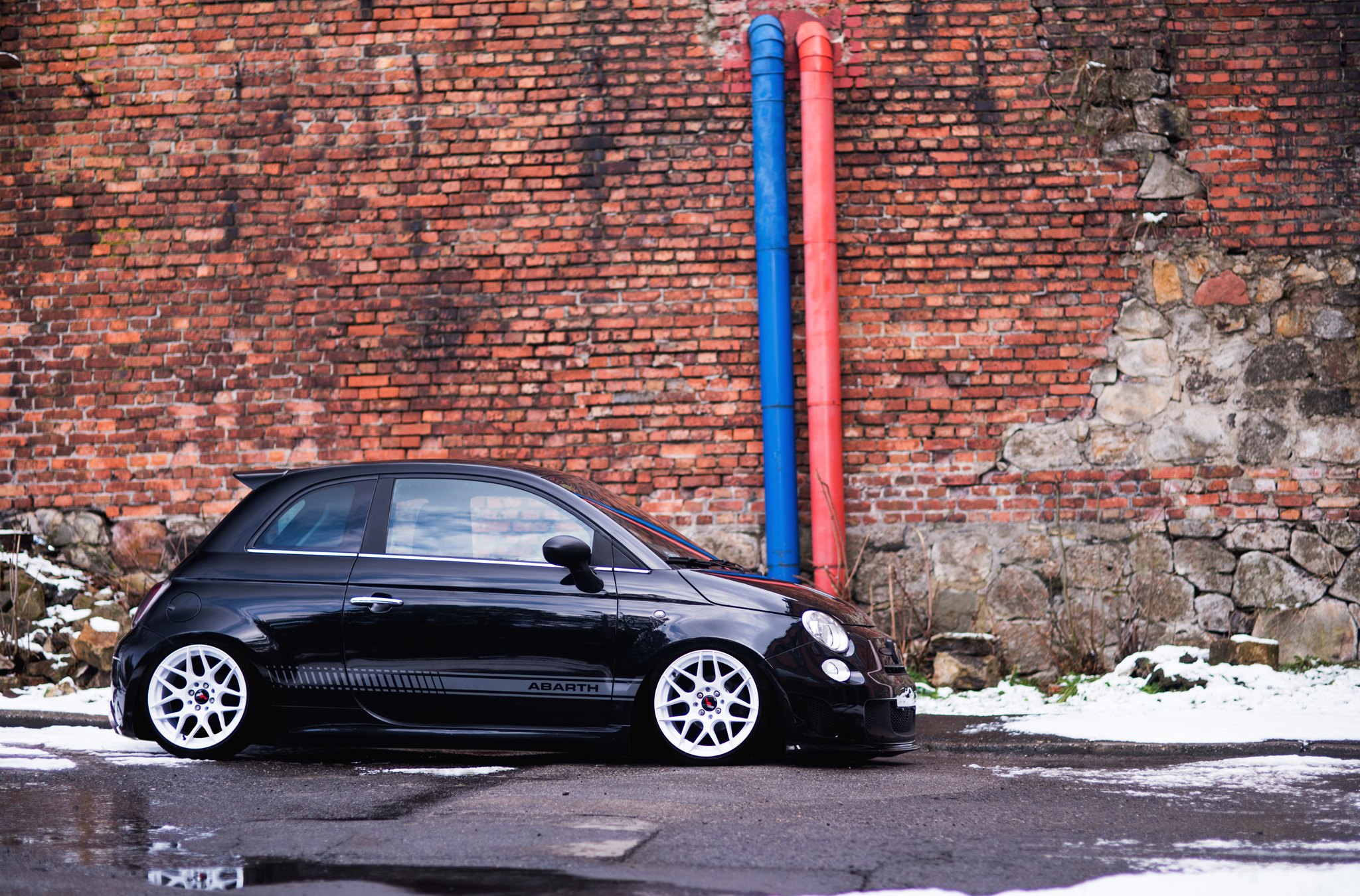 Aftermarket Side Skirts on Black Fiat 500 Abarth - Photo by JR Wheels