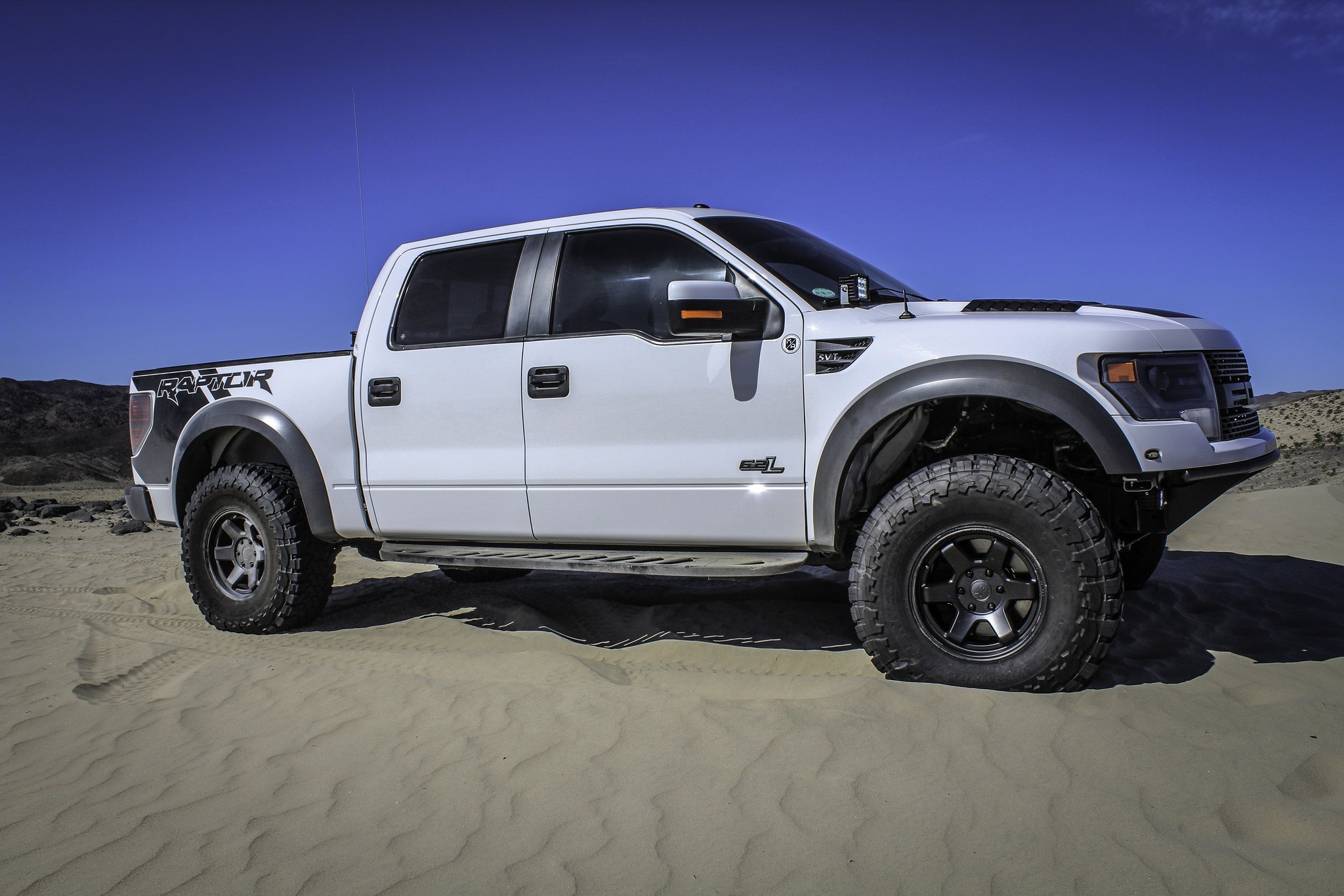 Aftermarket Running Boards on White Ford F-150 SVT - Photo by Black Rhino Wheels