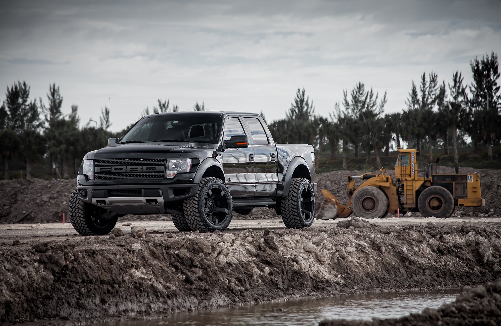 Black Ford SVT Raptor Supercrew - Photo by Exclusive Motoring