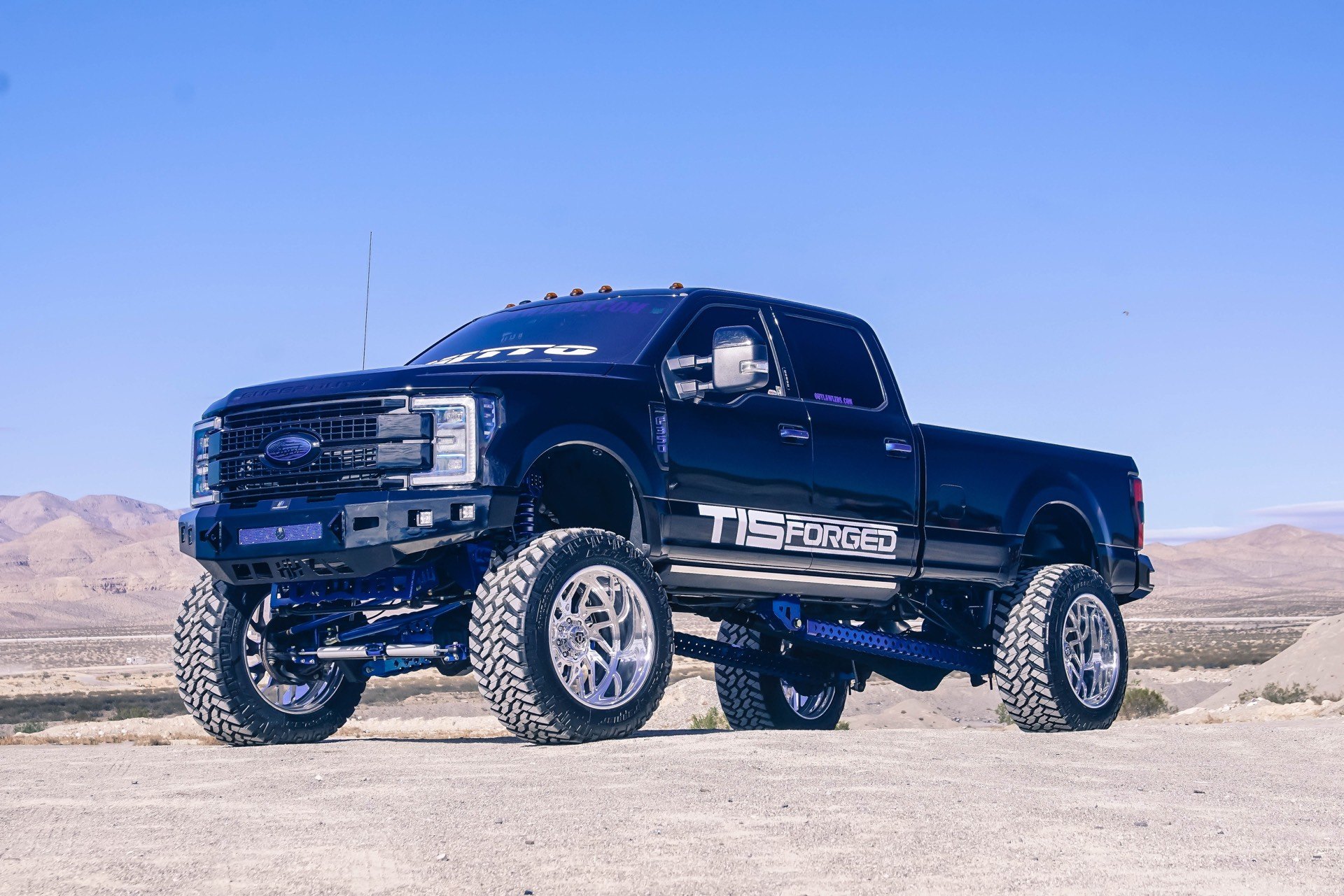 Crystal Clear LED Headlights on Black Lifted Ford F-250 - Photo by TIS Wheels