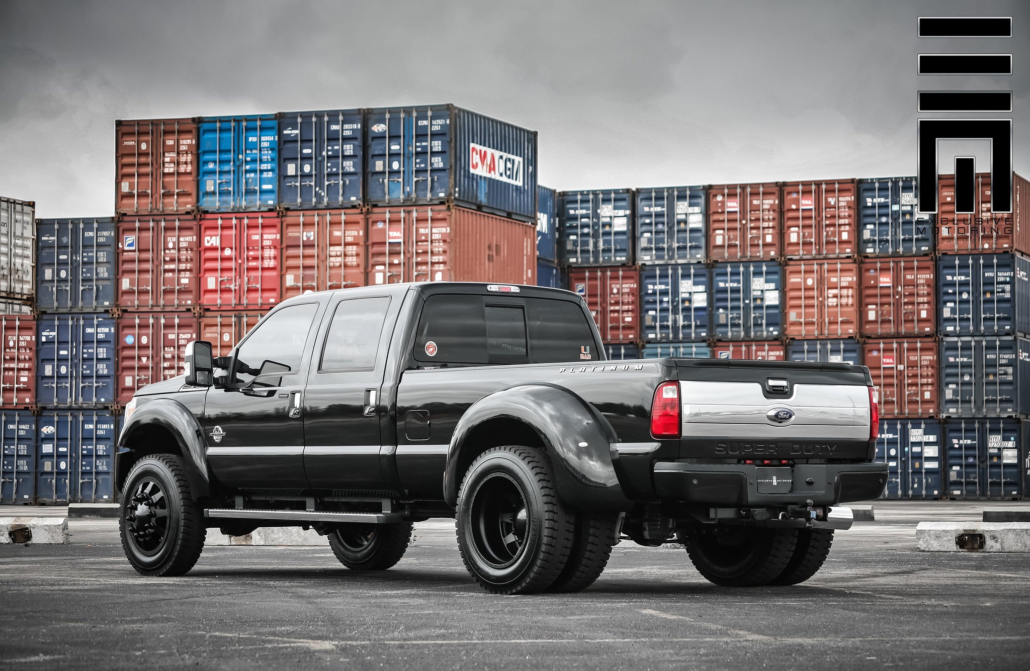 Custom Ford F-350 - Photo by Exclusive Motoring