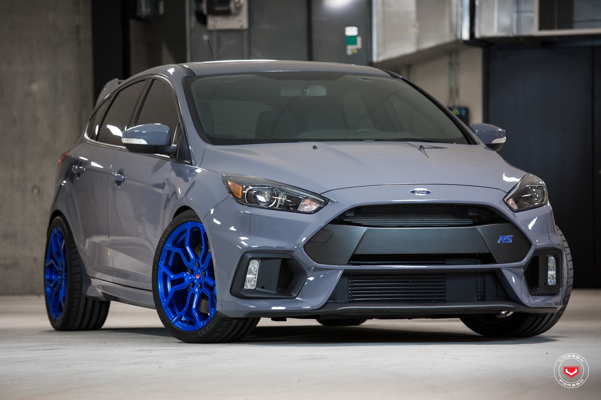 Custom Front Bumper on Gray Ford Focus RS - Photo by Vossen