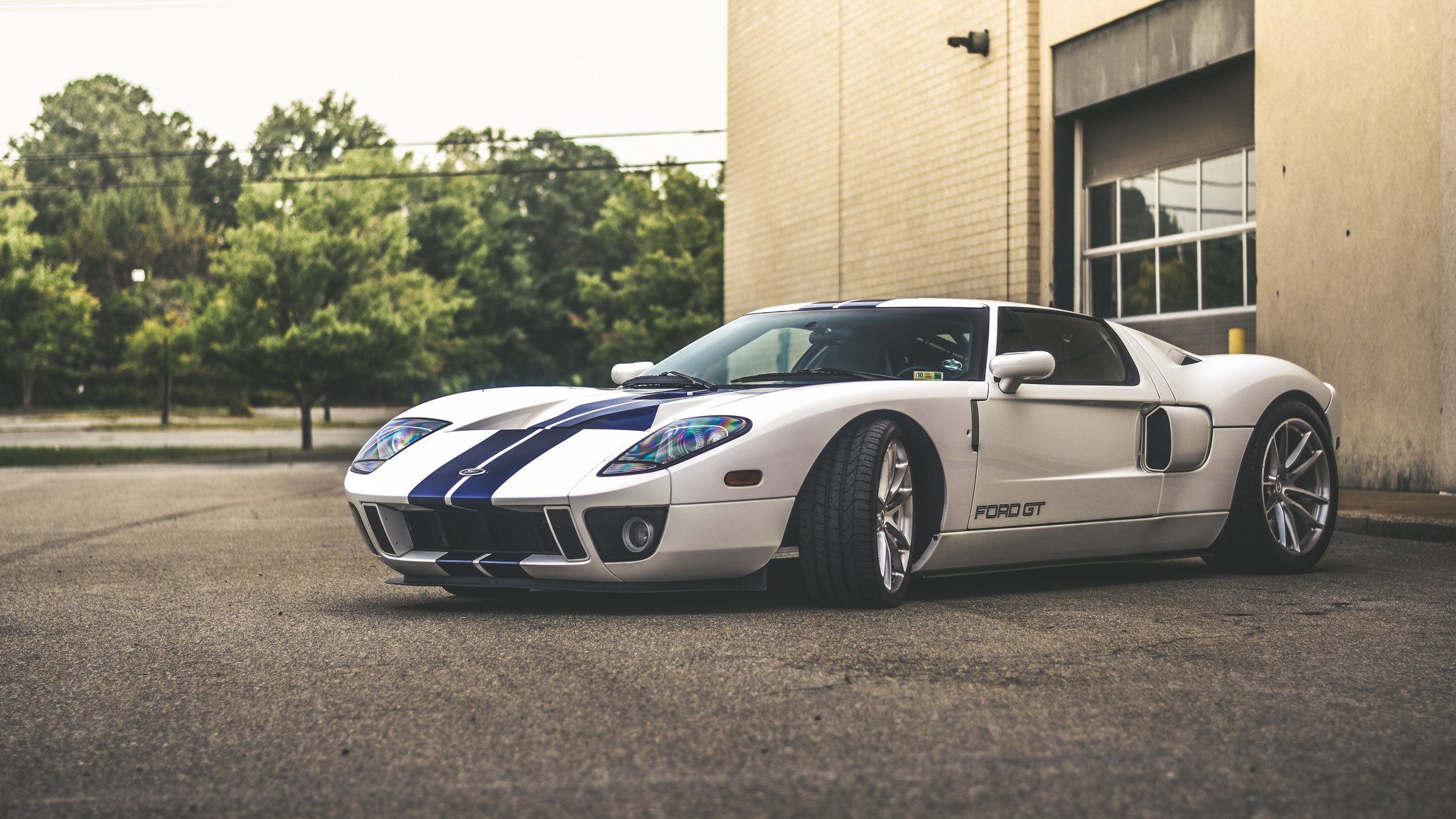 Aftermarket Side Scoops on White Ford GT - Photo by HRE Wheels