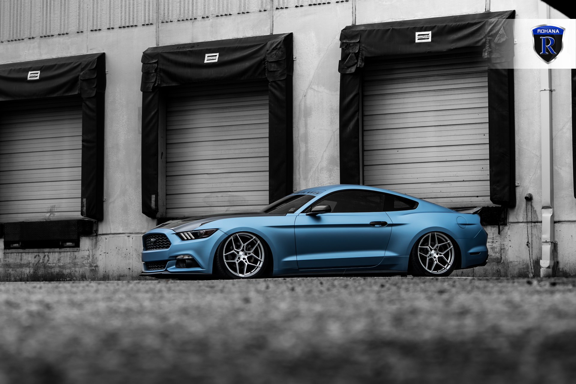 Blue Ford Mustang with Aftermarket Side Mirrors - Photo by Rohana Wheels
