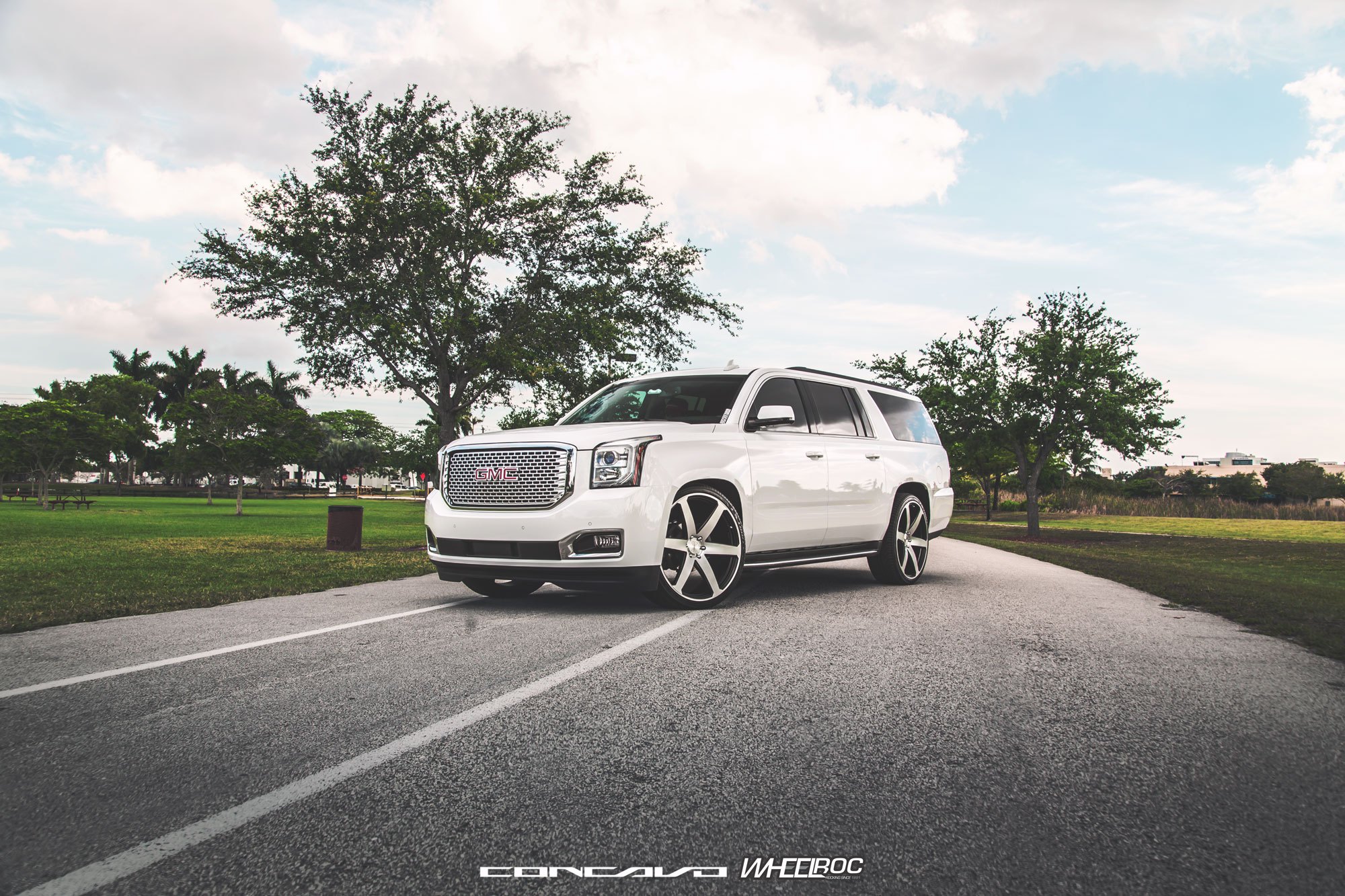 Classy GMC Yukon XL Highlighted with Refined Rims - Photo by Concavo