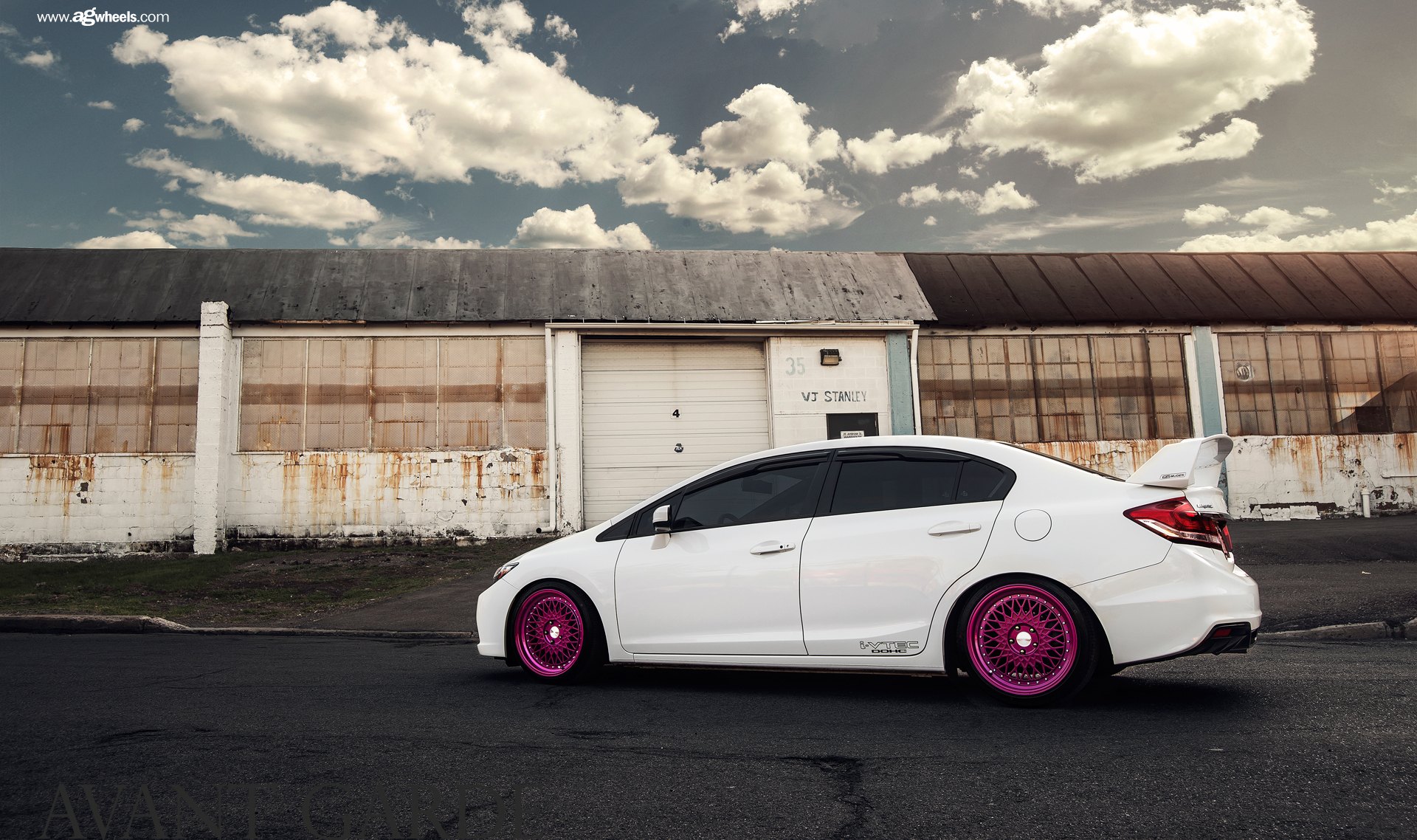 Aftermarket Rear Diffuser on White Honda Civic Si - Photo by Avant Garde Wheels