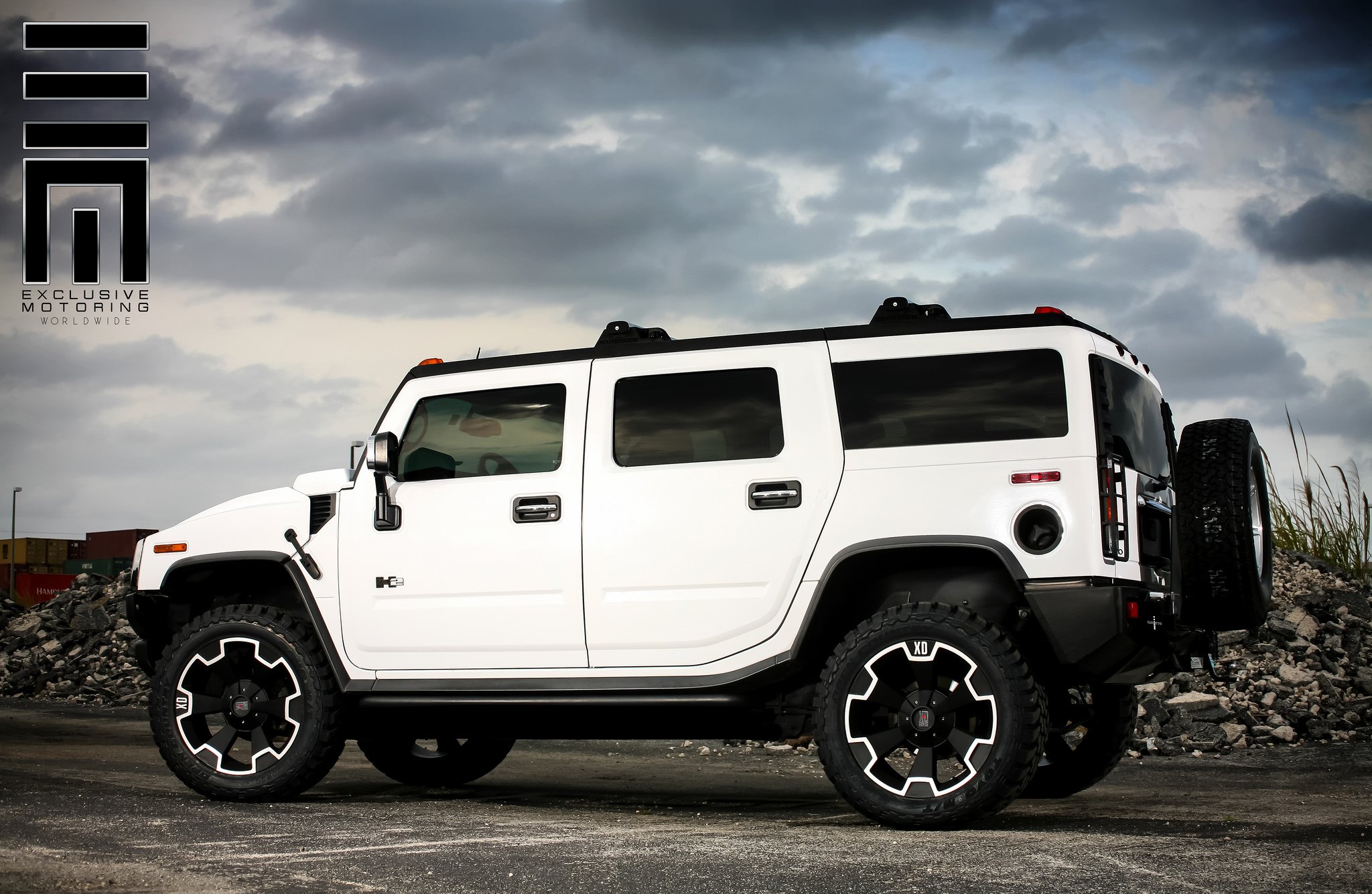 White Hummer H2 Custom Wheels - Photo by Exclusive Motoring