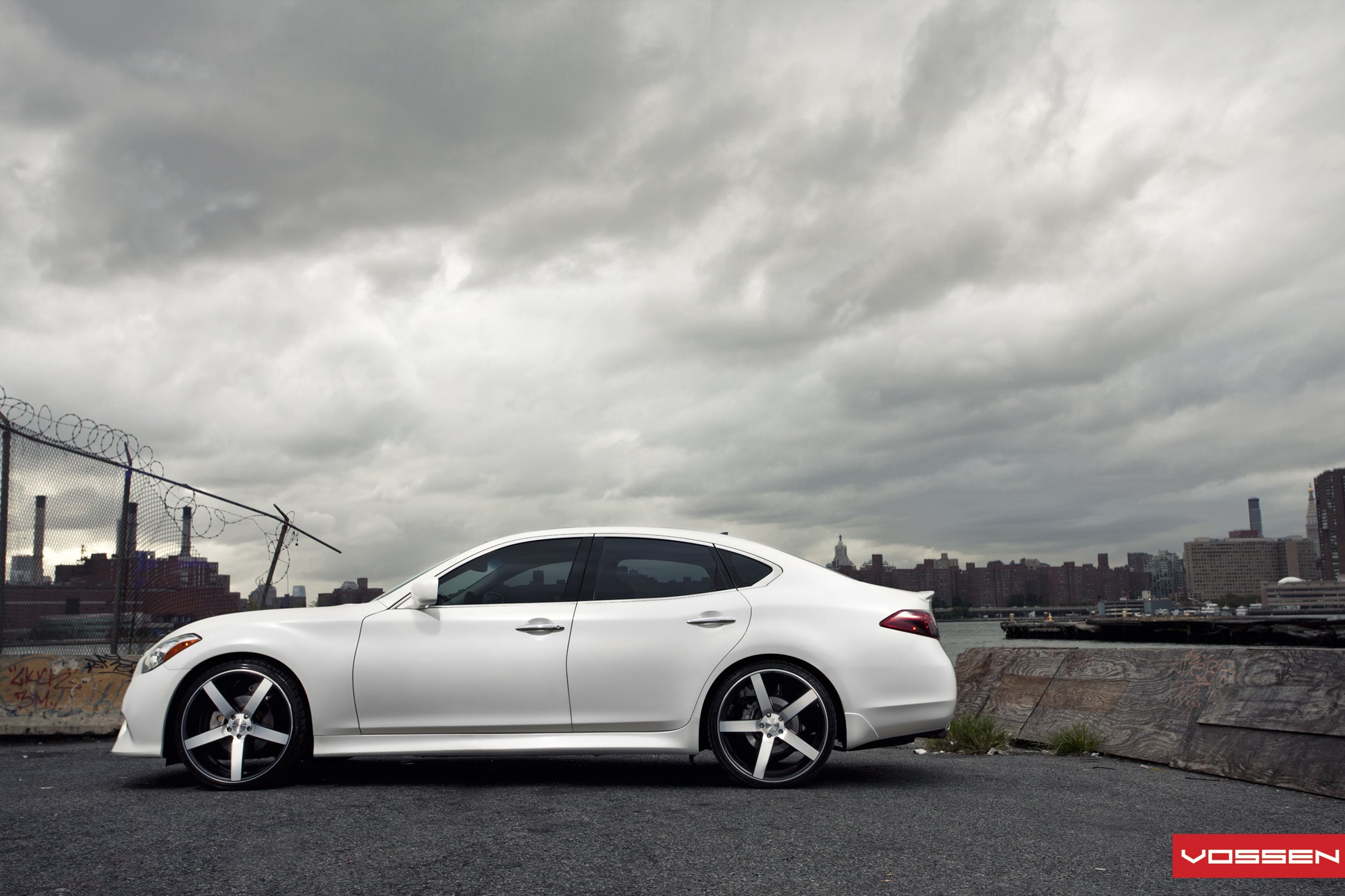 Aftermarket Side Skirts on White Infiniti M37 - Photo by Vossen