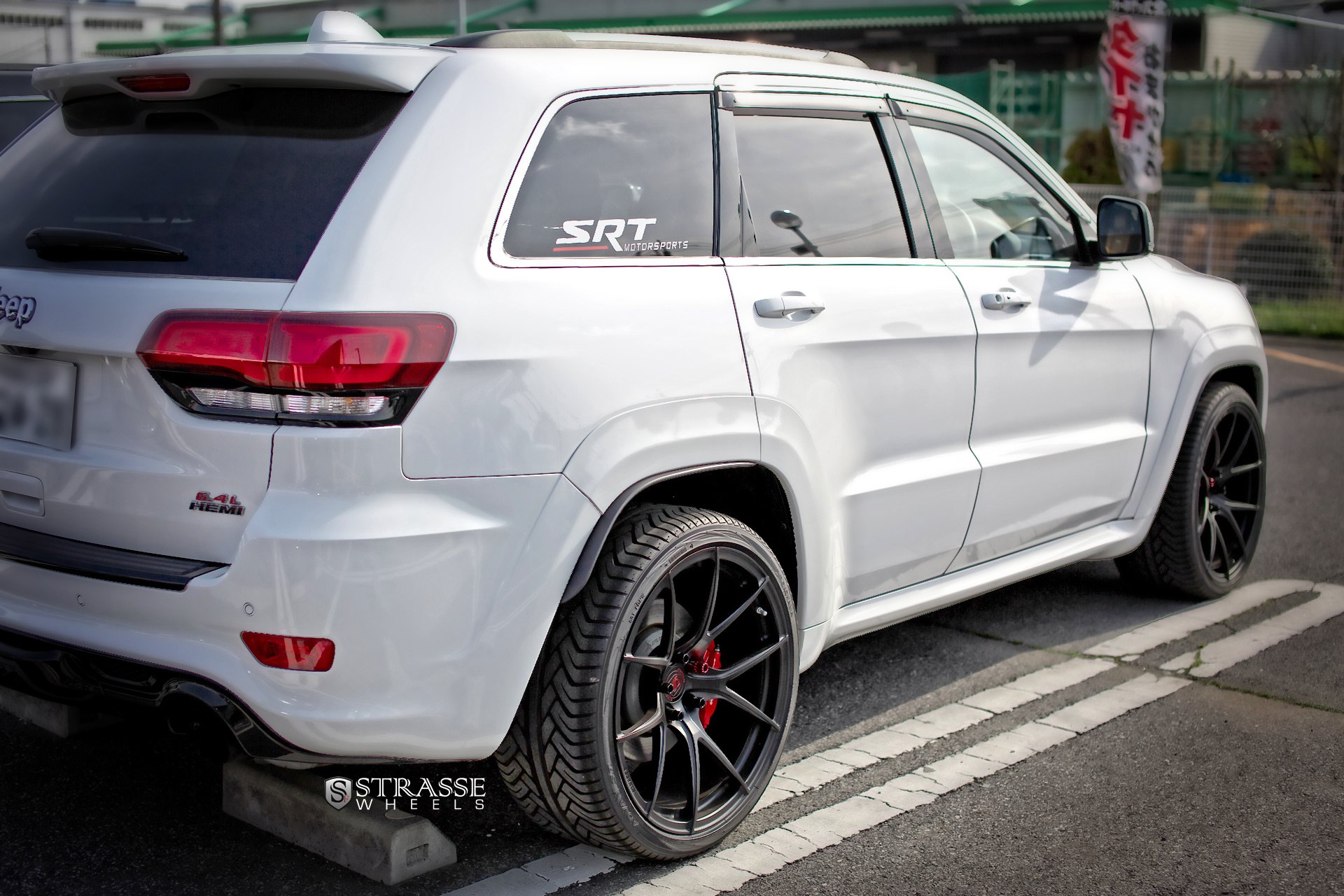 Roofline Spoiler with Light on Jeep Grand Cherokee - Photo by Strasse Forged