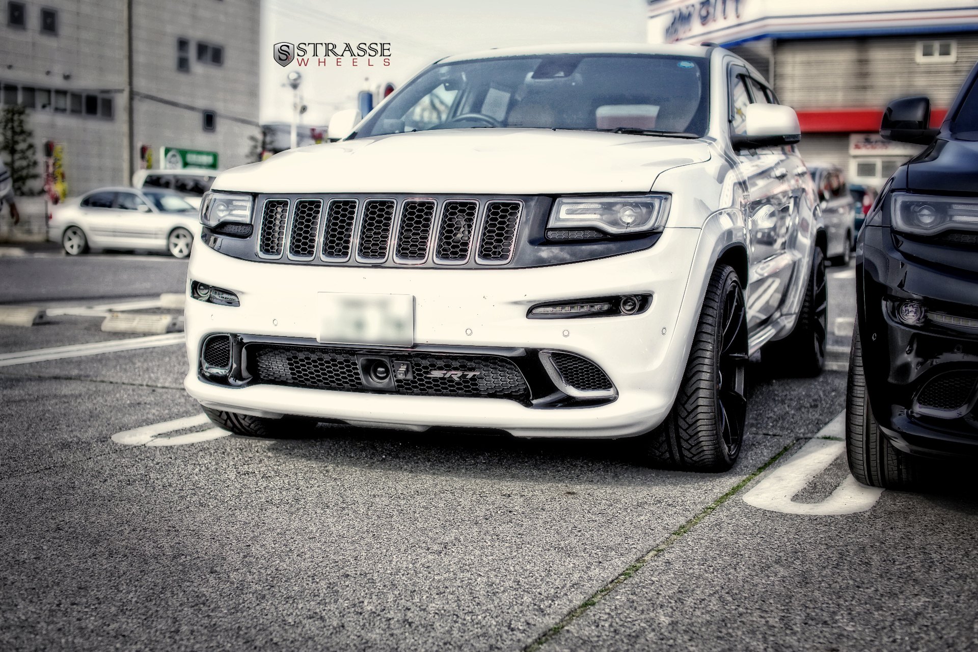White Jeep Grand Cherokee with Custom Mesh Grille - Photo by Strasse Forged