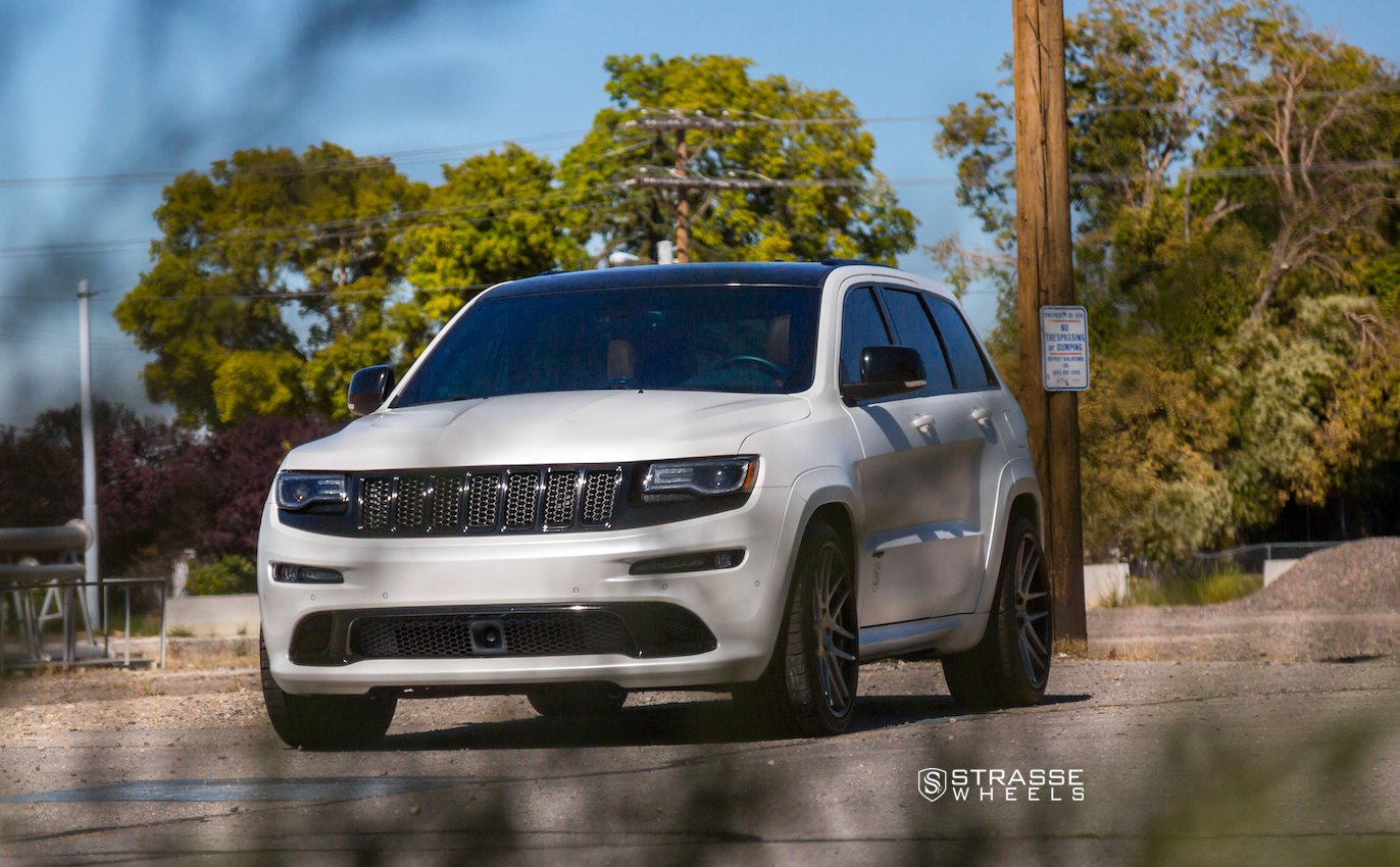 Blacked Out Mesh Grille on White Jeep Grand Cherokee - Photo by Strasse Forged