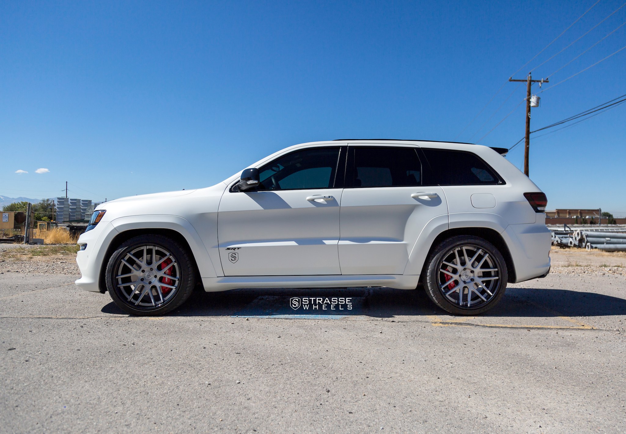 White Jeep Grand Cherokee with Custom Side Skirts - Photo by Strasse Forged
